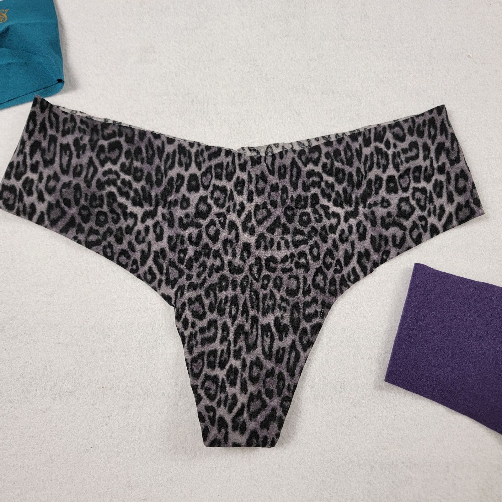 Victoria's Secret Victoria's Secret Thong/String Panties 3pk Sz M Size ONE SIZE - 4 Thumbnail