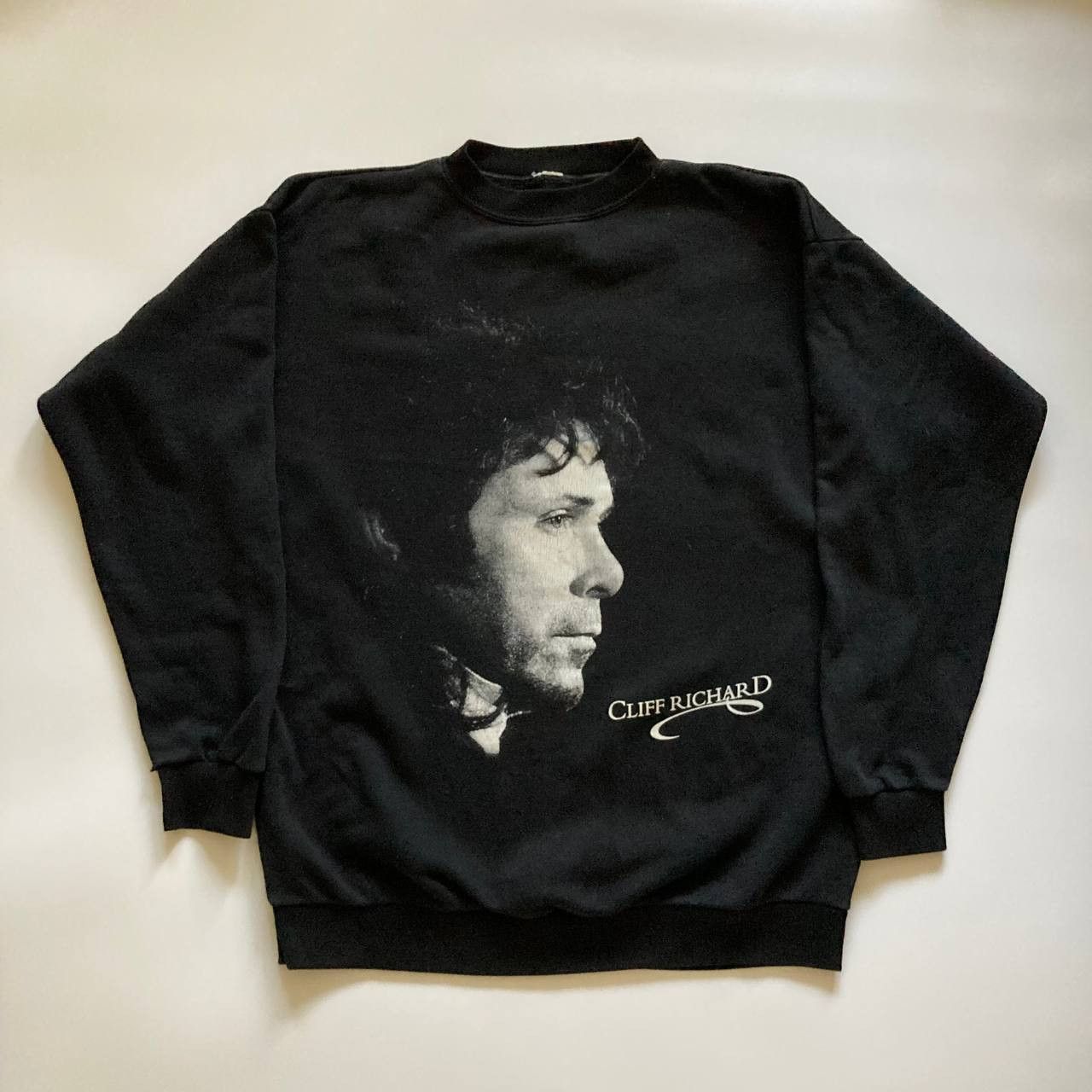Band Tees Vintage 90s Cliff Richard Pop Rock Band Tour Sweatshirt Size US L / EU 52-54 / 3 - 1 Thumbnail