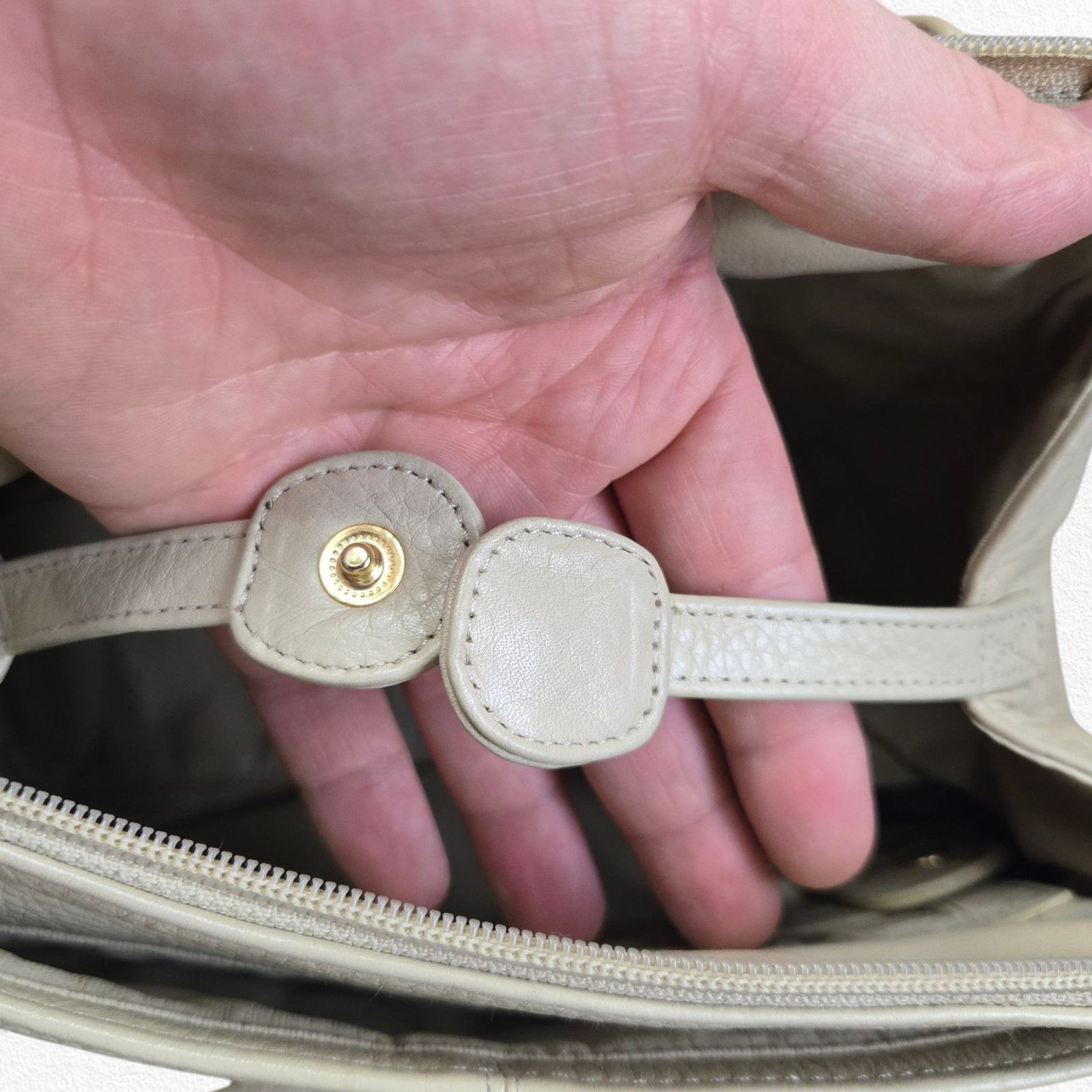 Vintage Vintage Beige Pebbled Leather Shoulder Bag Size ONE SIZE - 15 Thumbnail