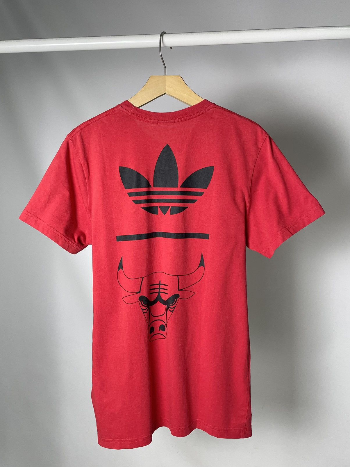 Adidas Adidas Originals x NBA 👹🏀 Chicago Bulls jersey tee t shirt Size US M / EU 48-50 / 2 - 1 Thumbnail
