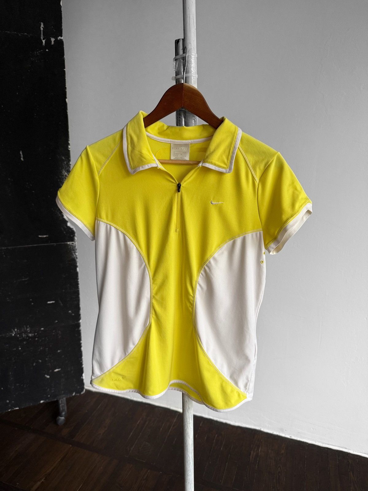 Nike Nike Golf Fit Dry Womens Vintage 00s Yellow White SS Polo Size L / US 10 / IT 46 - 1 Thumbnail