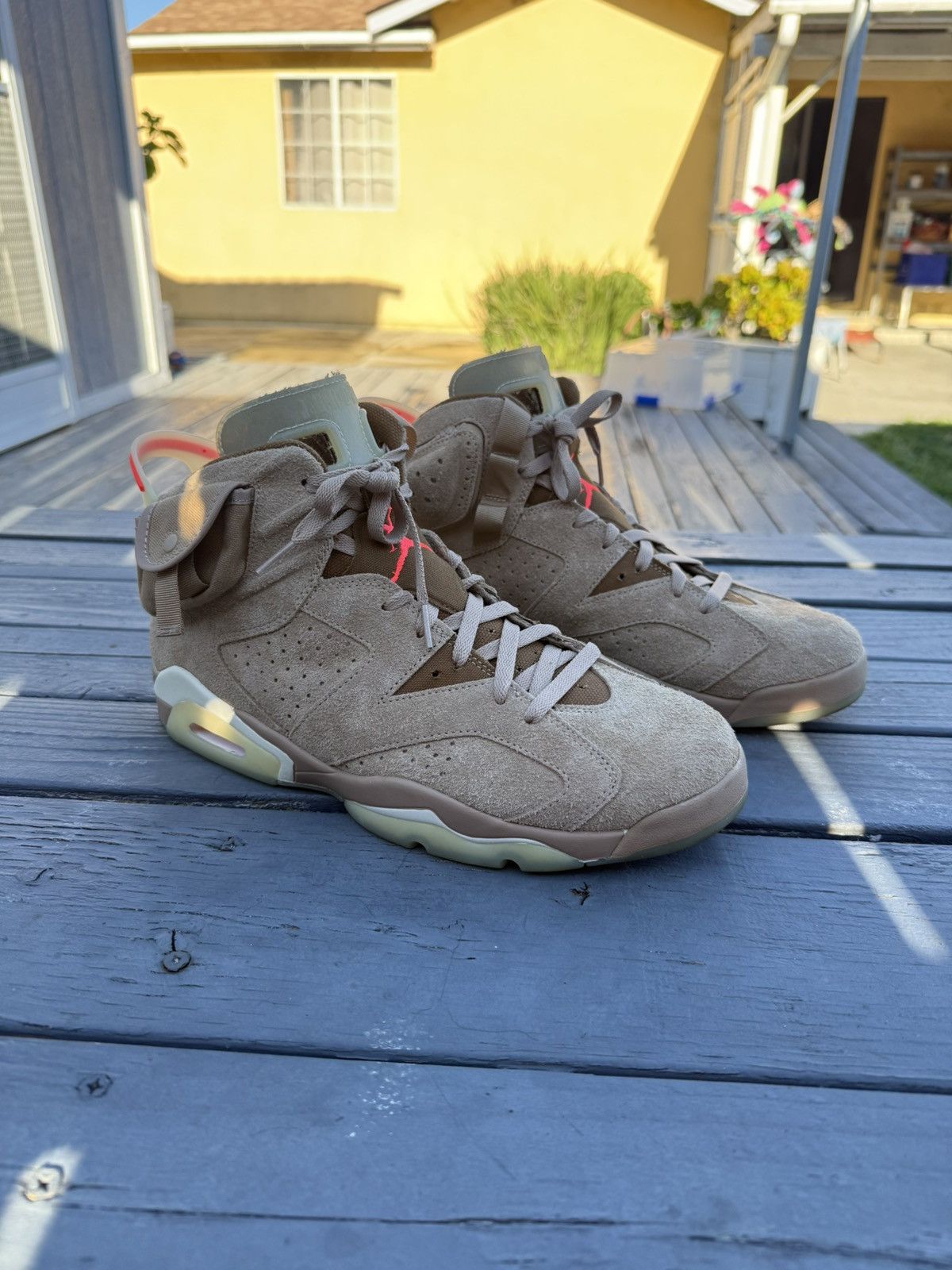Jordan Brand × Travis Scott Jordan 6 Travis Scott British Khaki Size US 11.5 / EU 44-45 - 1 Thumbnail