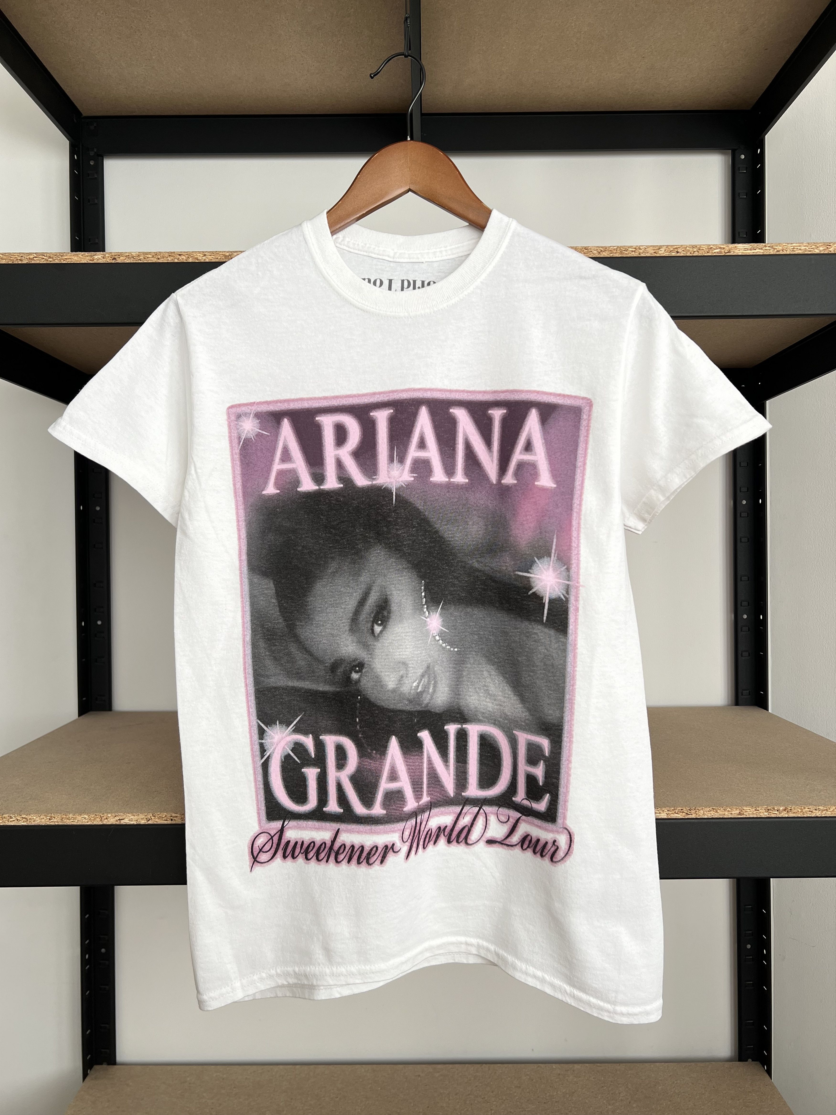 Band Tees Vintage Ariana Grande Sweetener World Tour 2019 T-shirt Size US S / EU 44-46 / 1 - 1 Thumbnail