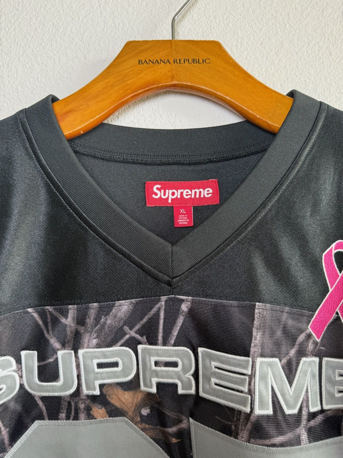 Supreme Supreme Breast Cancer Awareness Football Jersey Size US XL / EU 56 / 4 - 5 Thumbnail