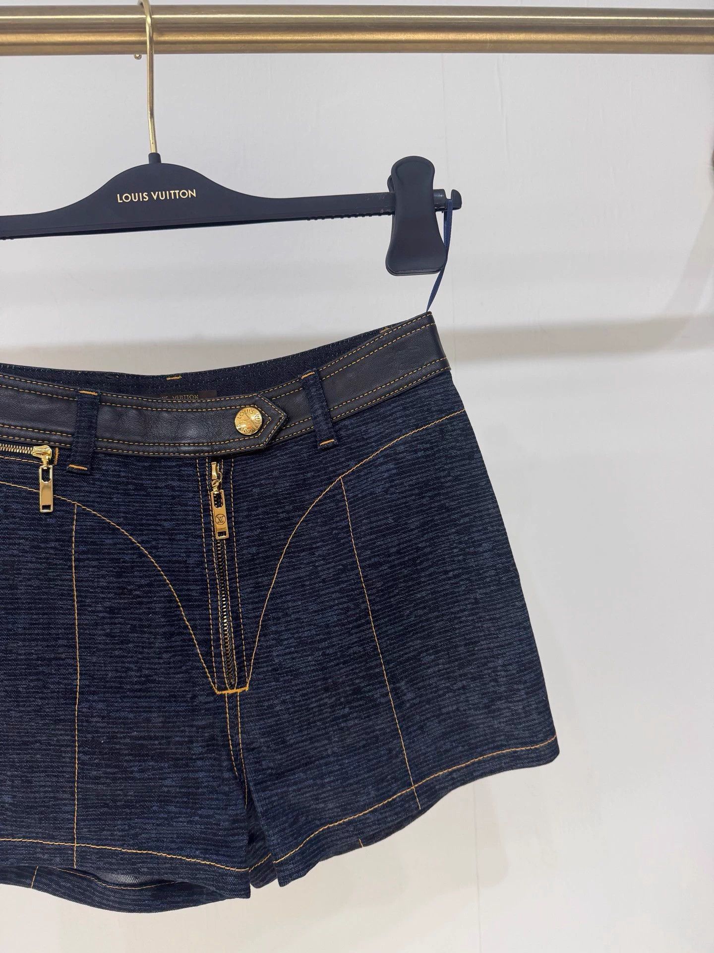 Louis Vuitton Lv Denim Leather Patchwork 99 New 34 Shorts Size 25" / US 0 / IT 36 - 2 Thumbnail