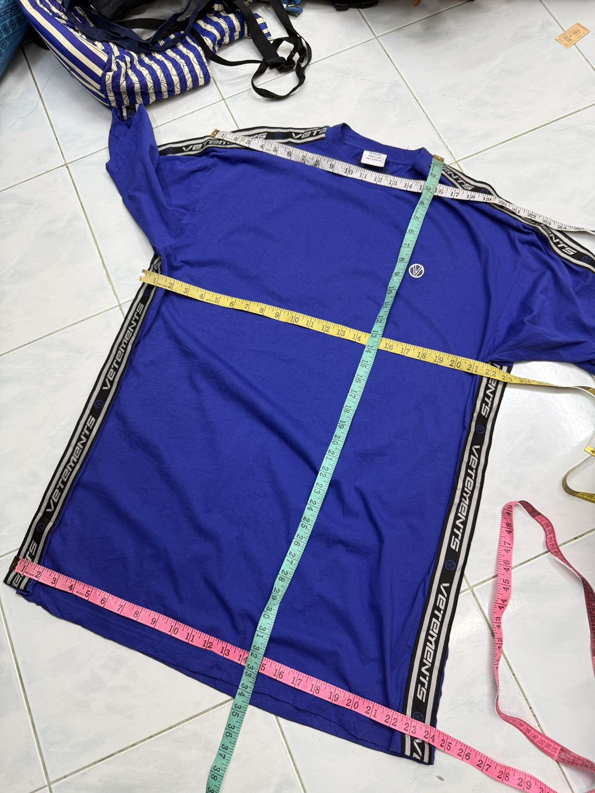 Vetements 🔥🔥💥💥STEALS VETEMENTS OVERSIZE ROYAL BLUE TAPE TEE Size US XS / EU 42 / 0 - 15 Thumbnail