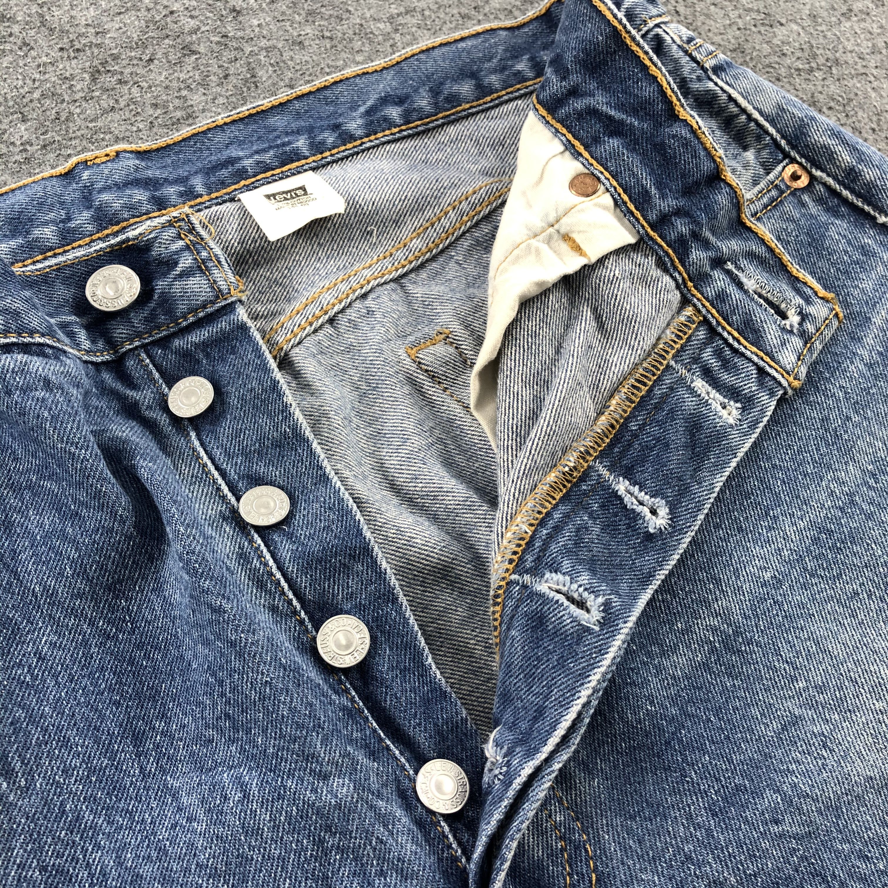 Levi's 90s Vintage Blue Wash Levis 501 Jeans-JM1738 Size US 33 - 7 Thumbnail