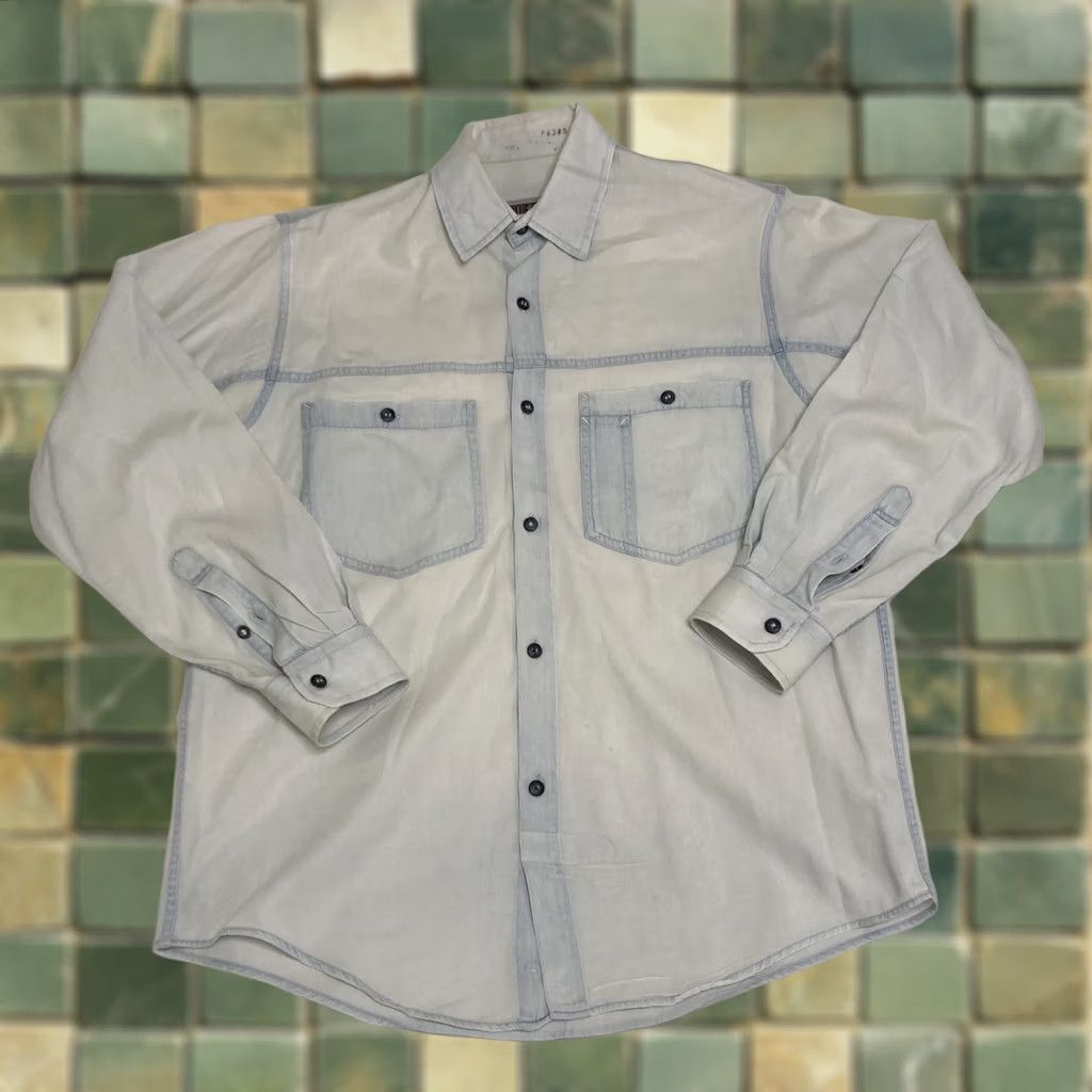Vintage VINTAGE Calvin Klein Button-Up Shirt Denim Cotton Blue Jean M Men Long Sleeve Spread Collar Faded White/blue Size US M / EU 48-50 / 2 - 1 Thumbnail