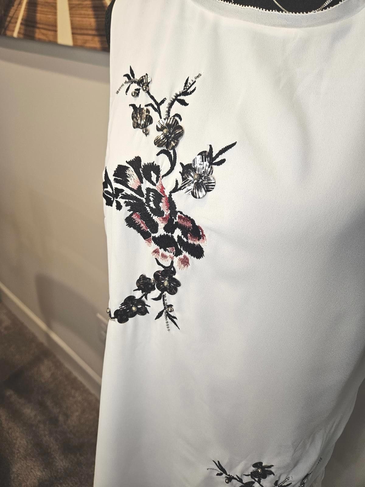 Designer WHBM White Floral Embroidered and Beaded Tunic Top Size L / US 10 / IT 46 - 7 Thumbnail