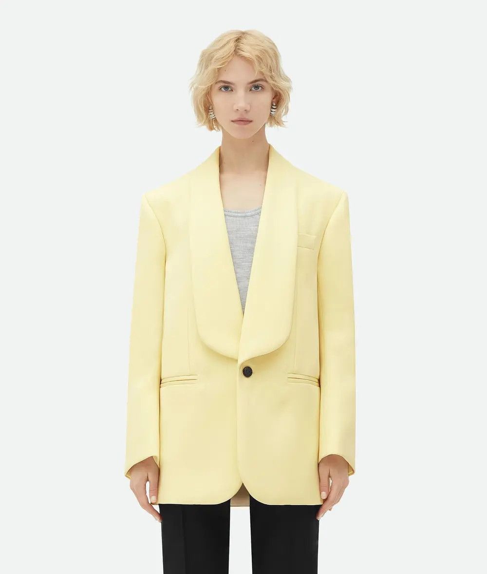 Bottega Veneta o1w1db10925 Compact Shawl Collar Wool Jacket in Chamomile Size L / US 10 / IT 46 - 1 Thumbnail