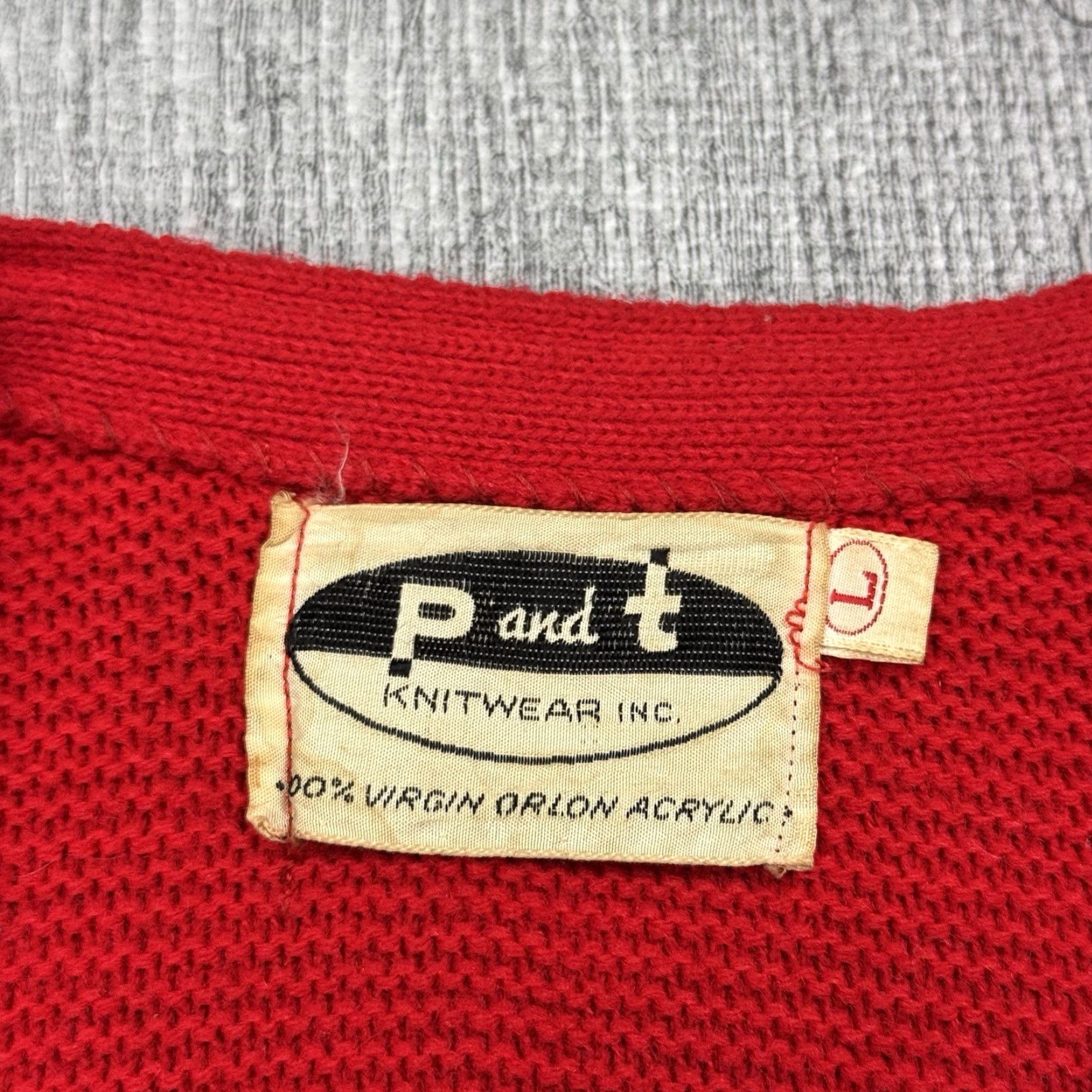 Vintage VINTAGE P & T KNITWEAR CARDIGAN Men's Large Cherry Red Knitwear with Suede Elbow Patches 50s Size US L / EU 52-54 / 3 - 3 Thumbnail