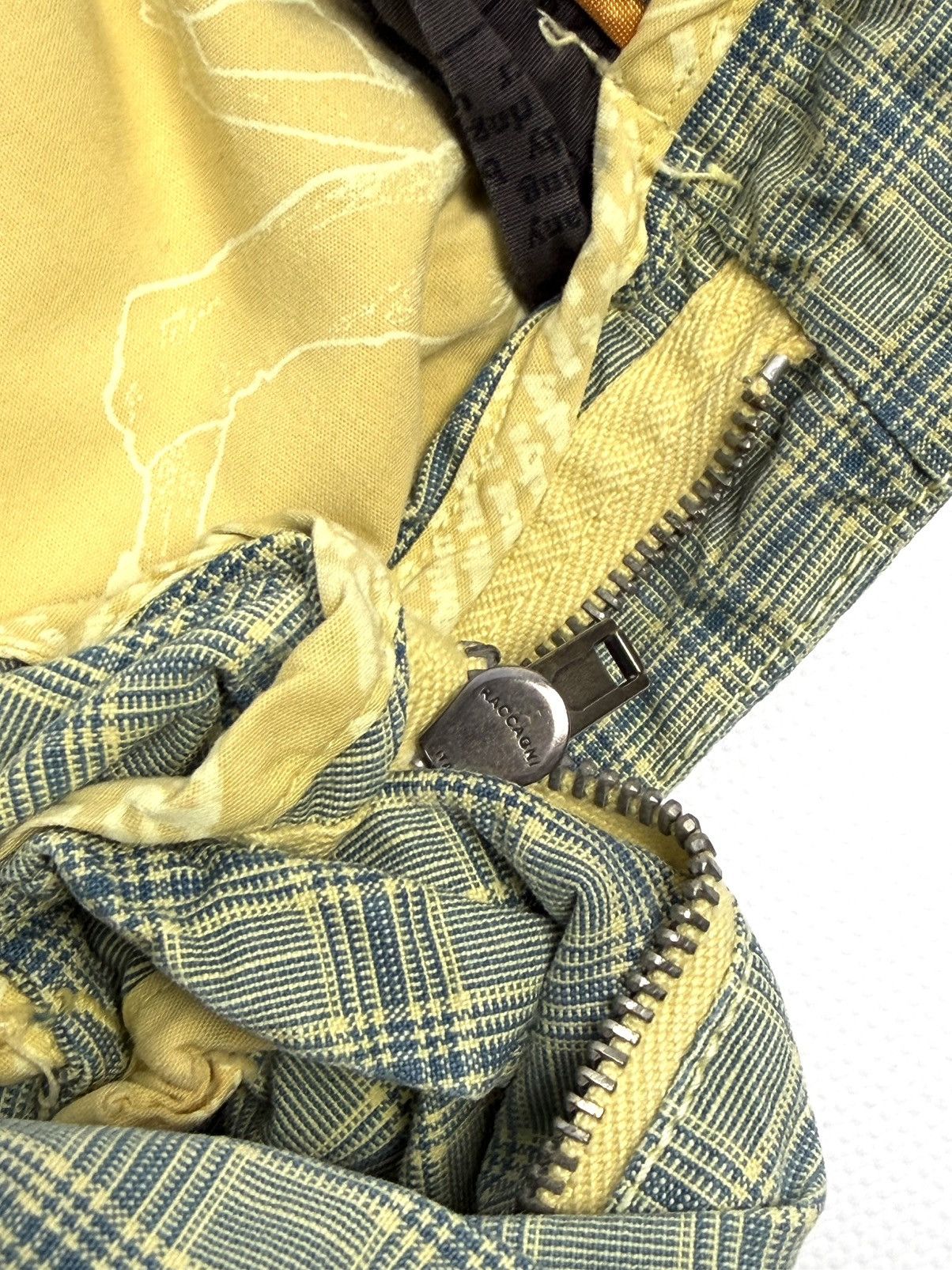 John Galliano John Galliano Embroidered Logo Shorts Italy Archive Punk Size US 32 / EU 48 - 14 Thumbnail