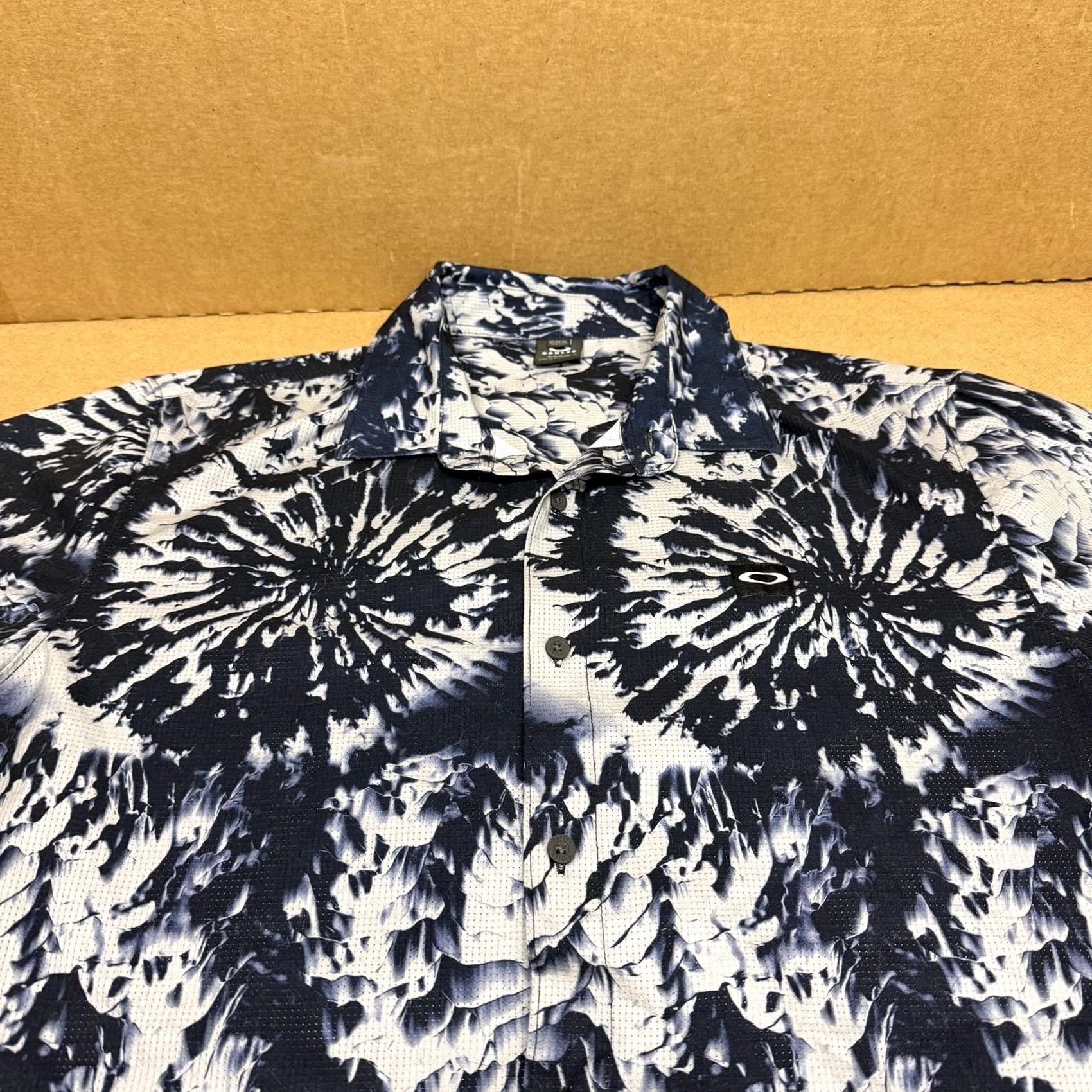Oakley Oakley Shirt Mens XL Blue Tie Dye Print Button Up Recycled Polyester Casual Size US XL / EU 56 / 4 - 2 Thumbnail