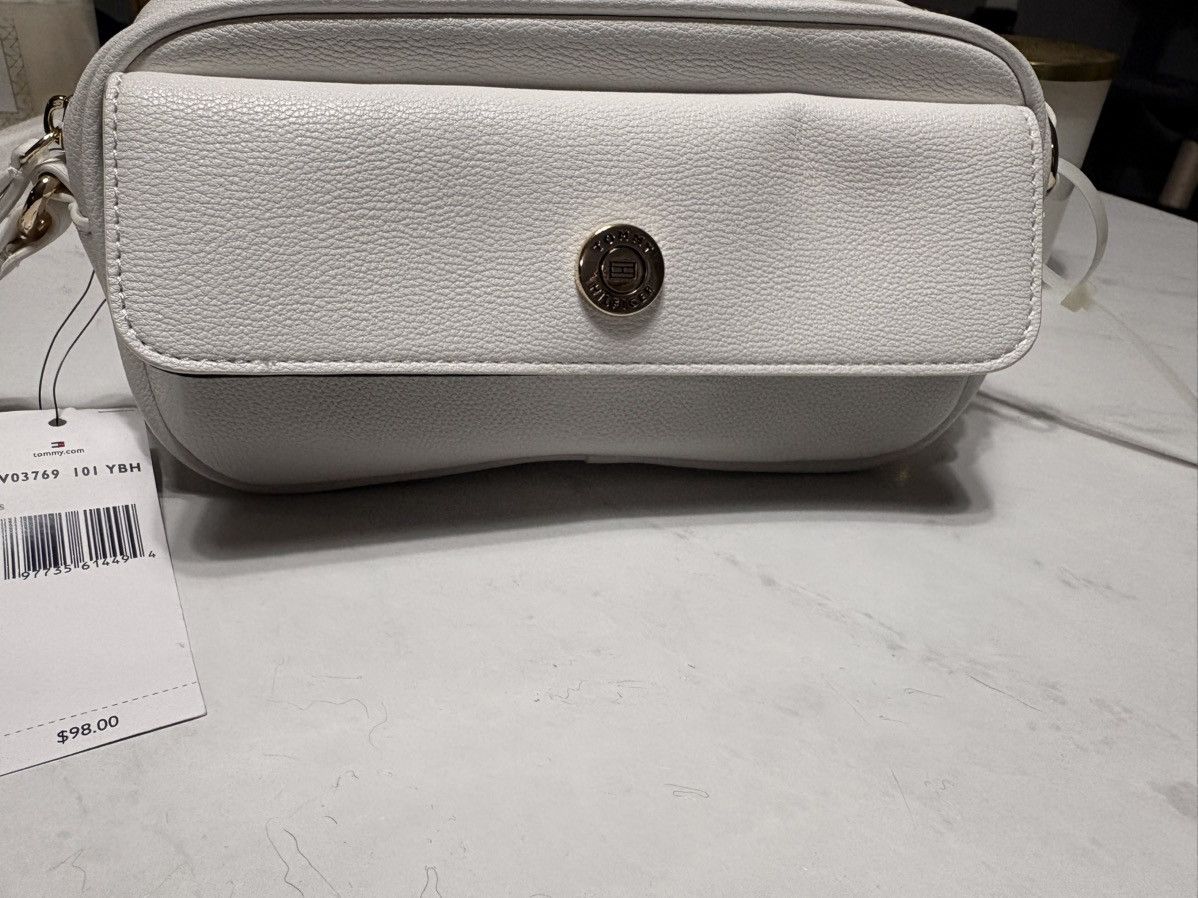 Tommy Hilfiger Selling Brand new Tommy Hilfiger purse for women Size ONE SIZE - 6 Thumbnail