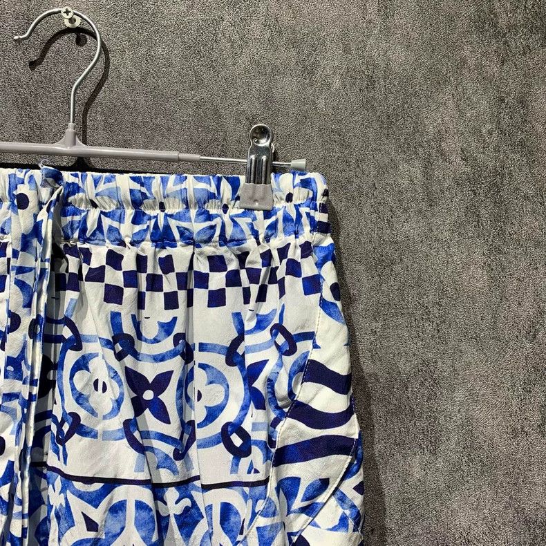 Louis Vuitton Louis Vuitton White and blue silk ocean shorts 2501-Nextarr Size US 34 / EU 50 - 7 Thumbnail