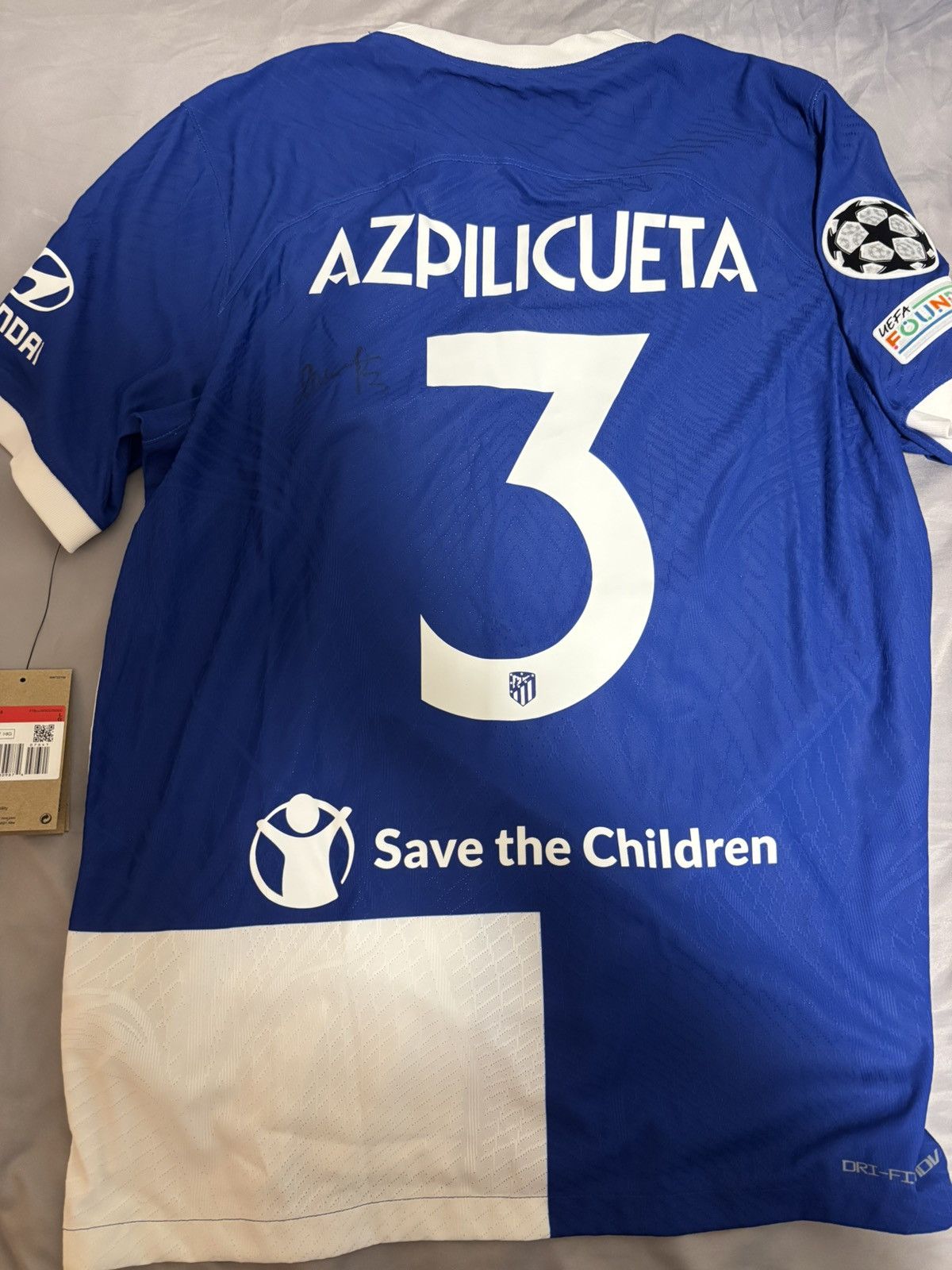 Nike Atletico madrid 2023/24 azpilicueta signed shirt with autogr Size US L / EU 52-54 / 3 - 2 Thumbnail