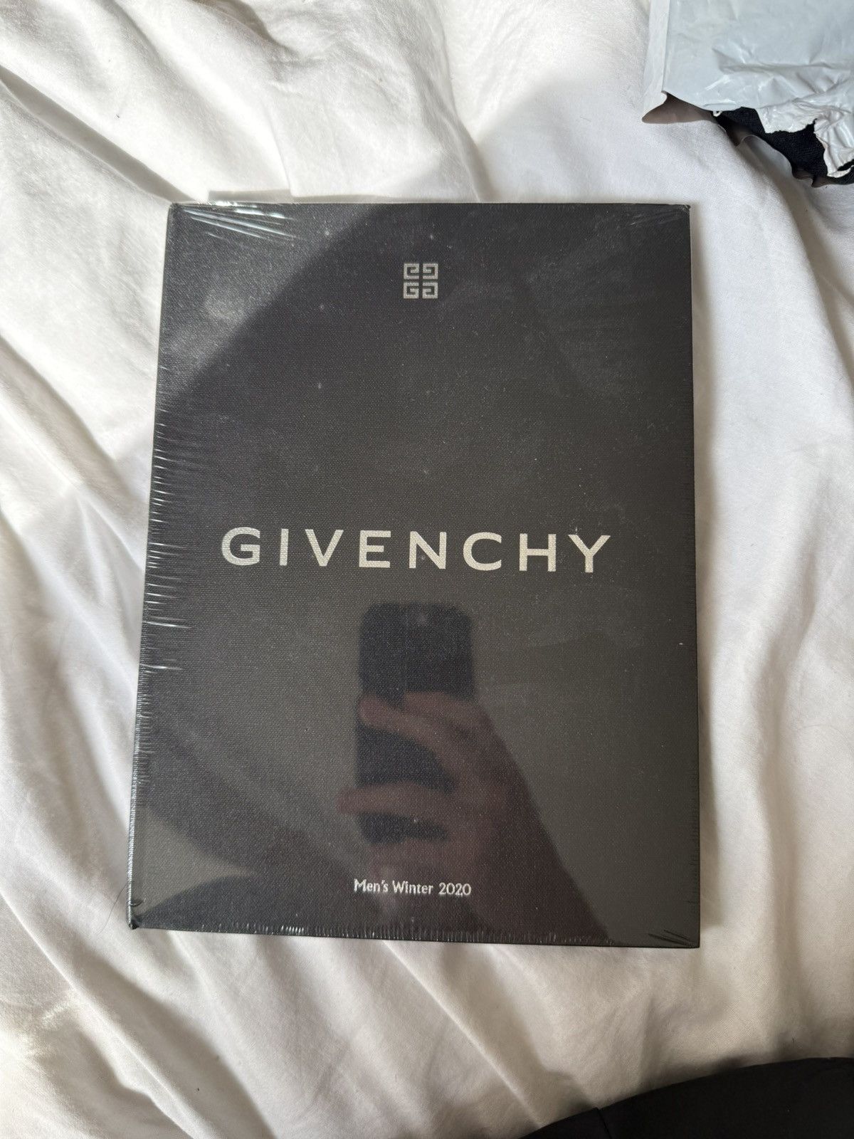 Givenchy Winter 2020 Lookbook Size ONE SIZE - 1 Thumbnail
