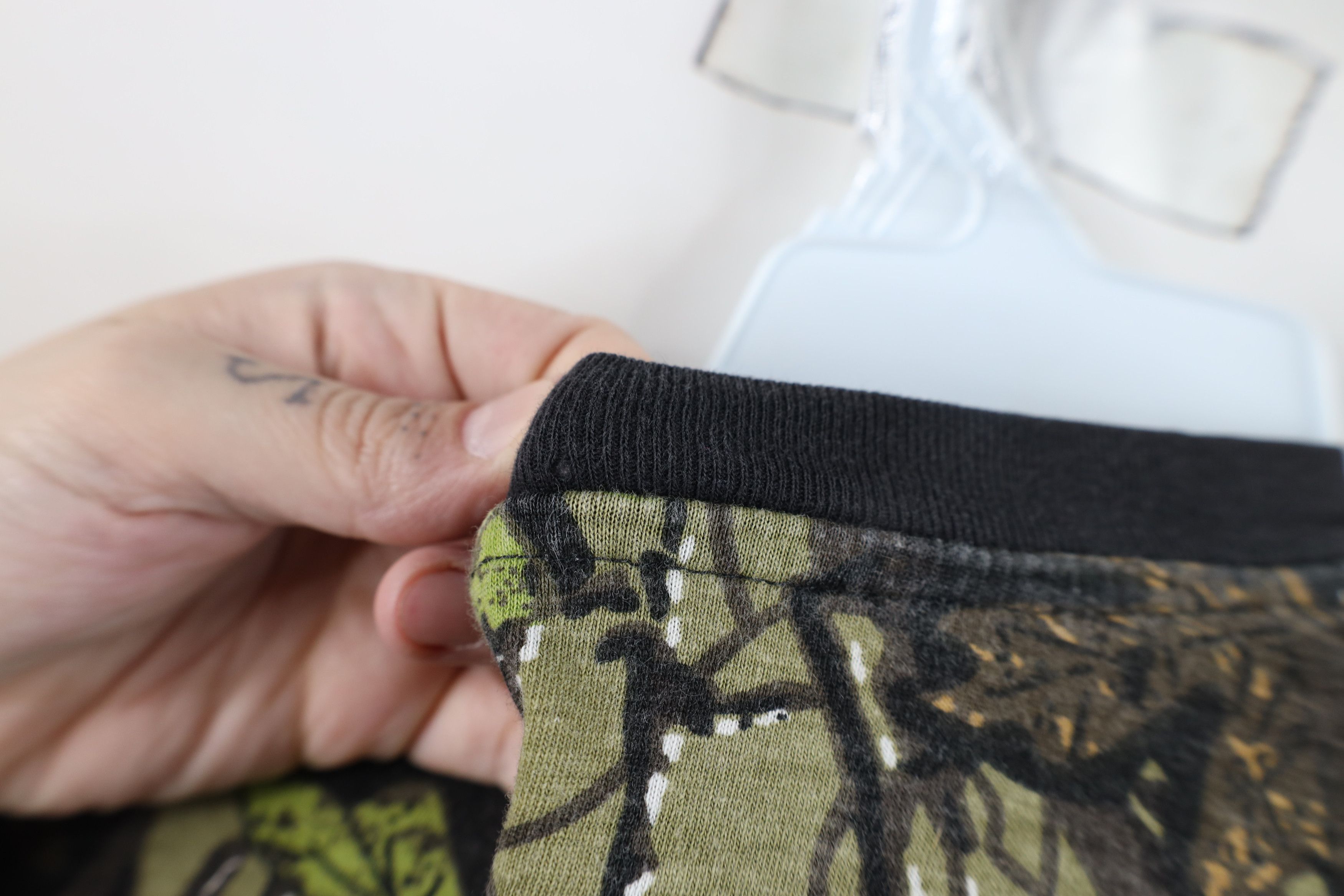 Vintage Vintage 90s Streetwear Boxy Fit Camouflage Pocket T-Shirt Size US M / EU 48-50 / 2 - 7 Thumbnail