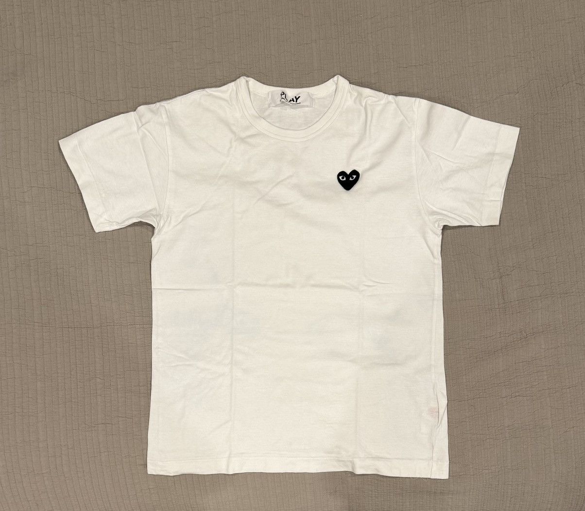 Comme des Garcons PLAY PLAY COMME DES GARCONS White/Black Heart Tee (Size L) Size US L / EU 52-54 / 3 - 1 Thumbnail