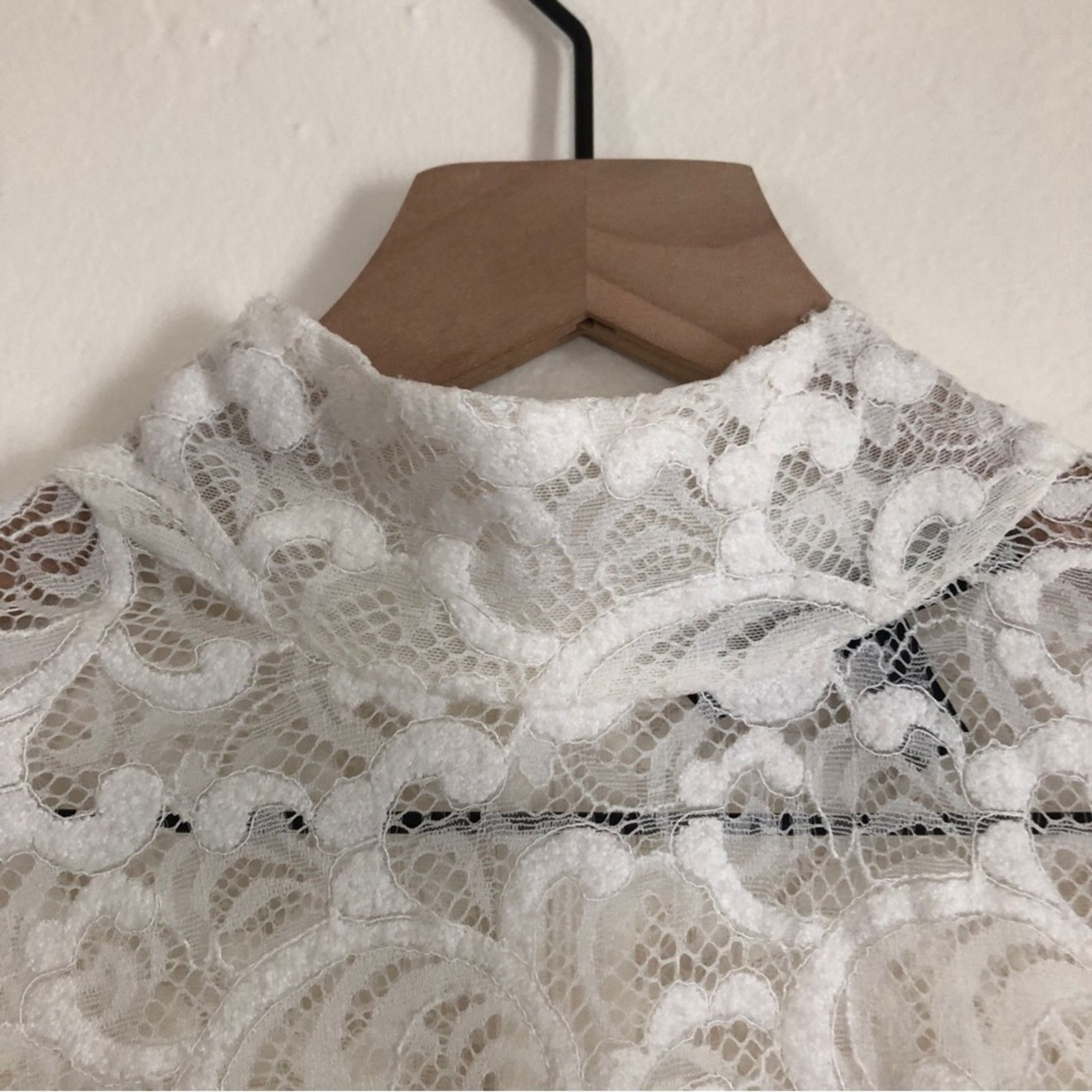 White House Black Market White House Black Market WHBM Lace Semi-Sheer Blouse Top Size M / US 6-8 / IT 42-44 - 2 Thumbnail