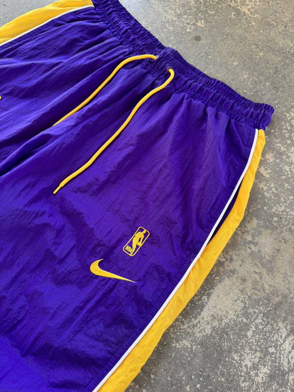 Nike Nike NBA Lakers Track Pants Size US 36 / EU 52 - 2 Thumbnail
