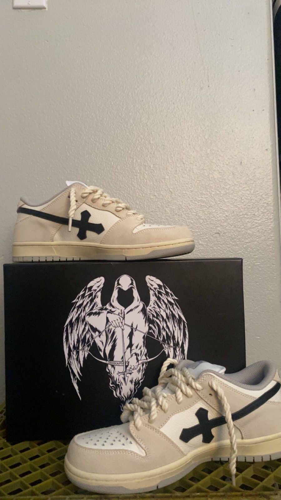 image of Cross Captivity Low Top Shoes in Beige, Men's (Size 9)