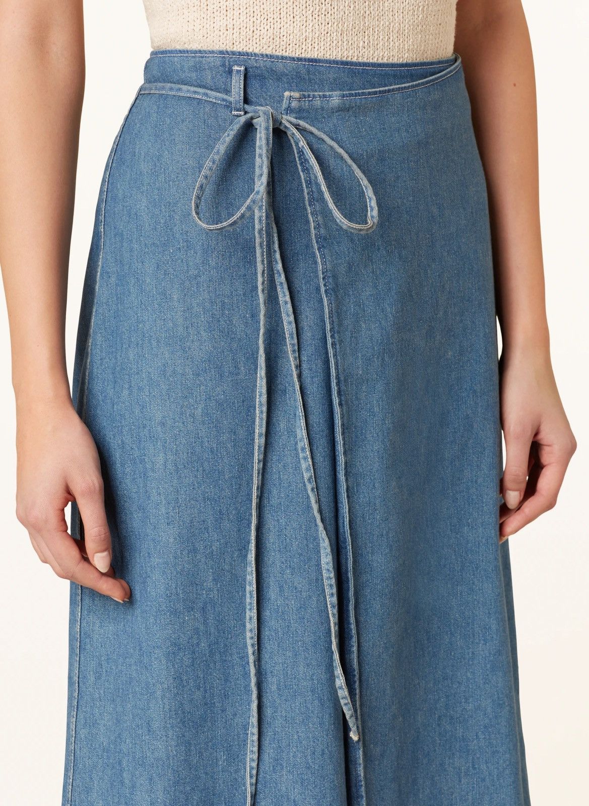 CLOSED Brand new closed skirt with labels Size 27" / US 4 / IT 40 - 2 Thumbnail
