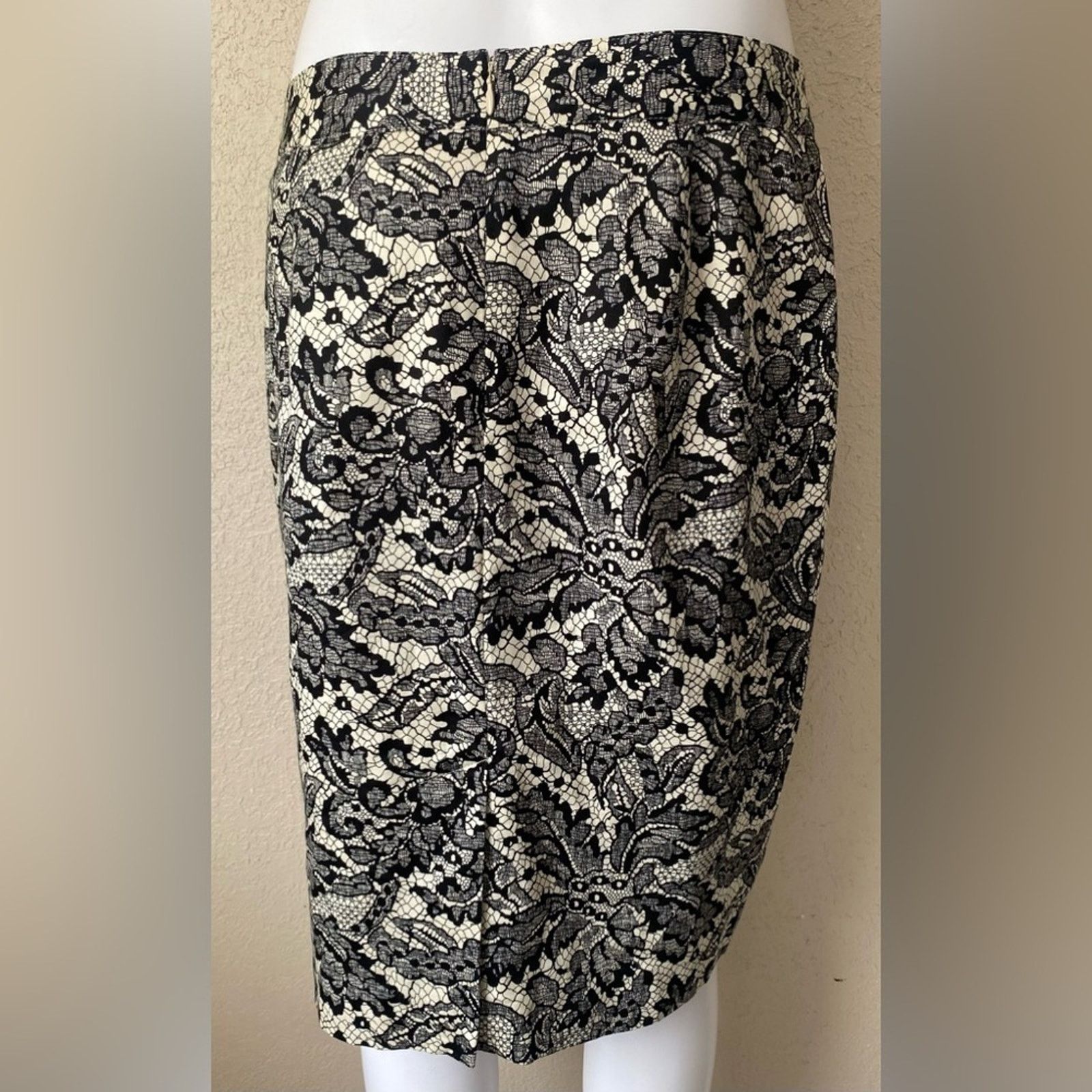 Van Heusen Van Heusen Studio | Lace Career Work Pencil Skirt | 8 Size 30" / US 8 / IT 44 - 2 Thumbnail