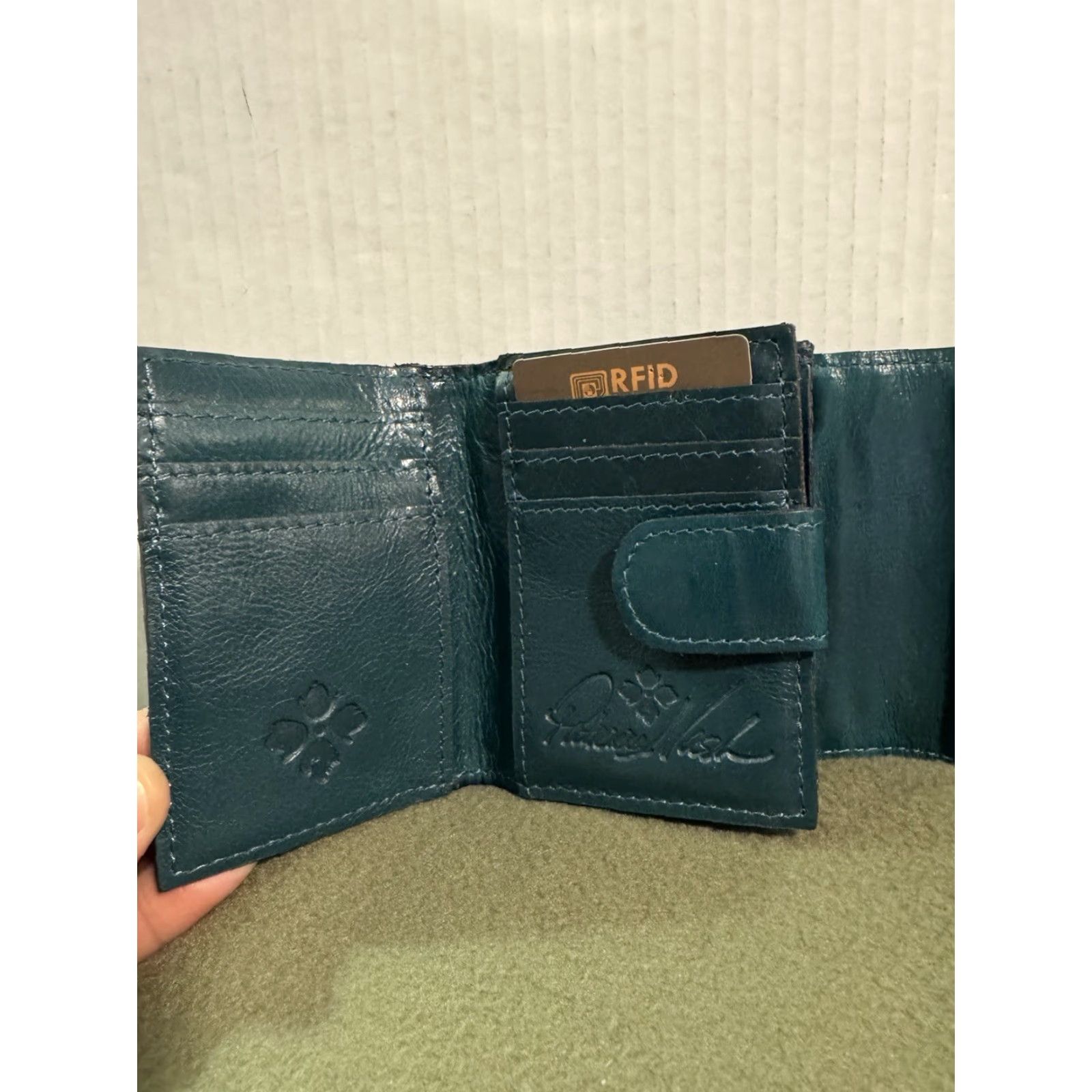 Patricia Nash Patricia Nash Alba Trifold Wallet Blueberry Harvest Floral Leather NWT RFID Wallet Small Deep Blue Nature Women Leather RFID Blocking Size ONE SIZE - 6 Thumbnail