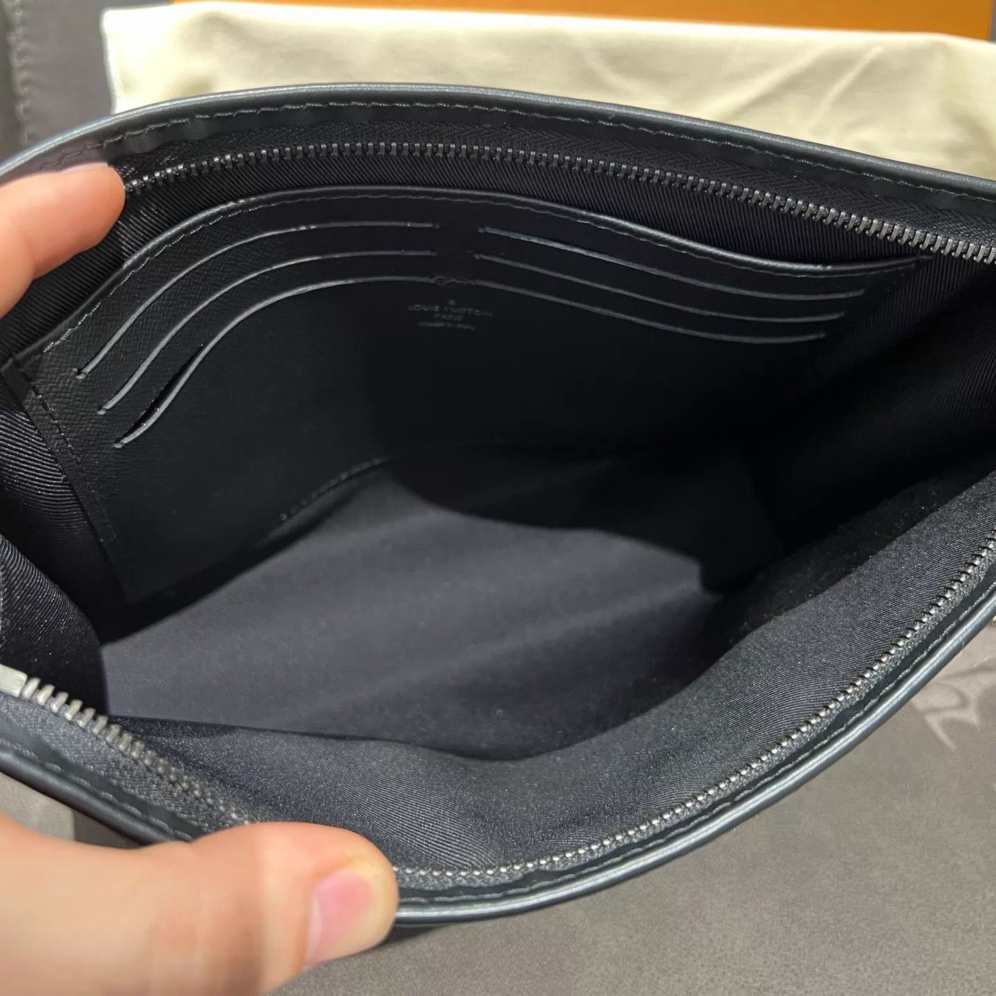 Louis Vuitton Louis Vuitton LV Toiletry Pouch Original Box Size ONE SIZE - 5 Thumbnail