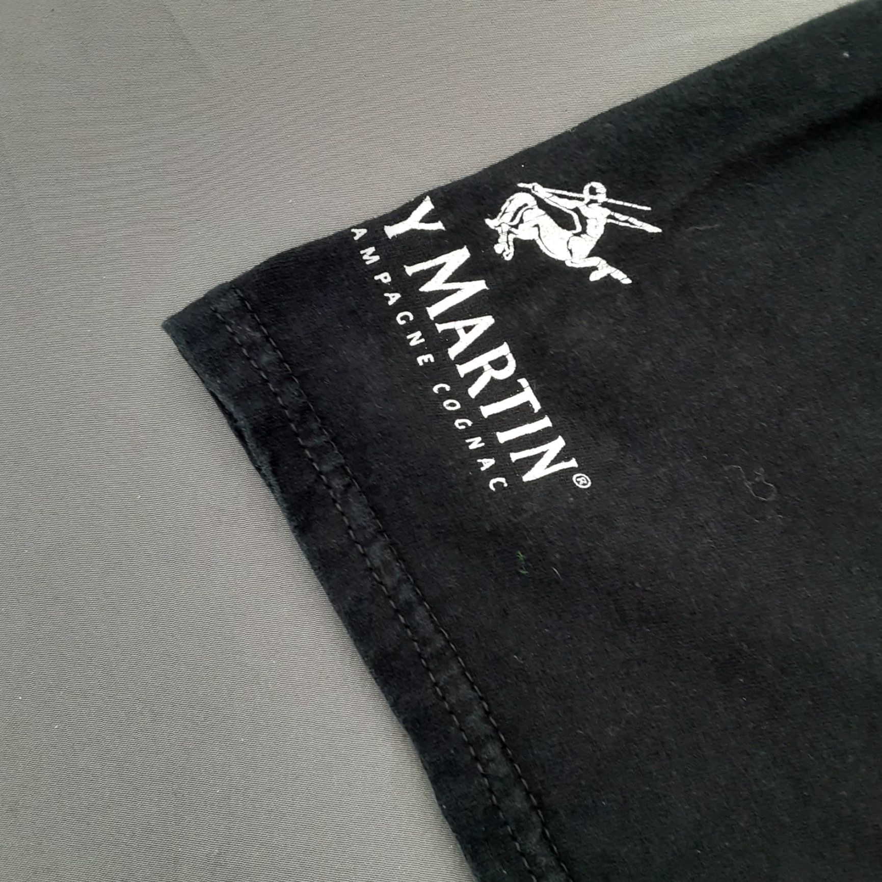 Gildan VINTAGE Gildan T-Shirt Mens Size M Black Short Sleeve Graphic Print Logo Cognac Remy Martin Fine Champagne Alcohol Crew Neck Classic All Seasons Size US M / EU 48-50 / 2 - 7 Thumbnail