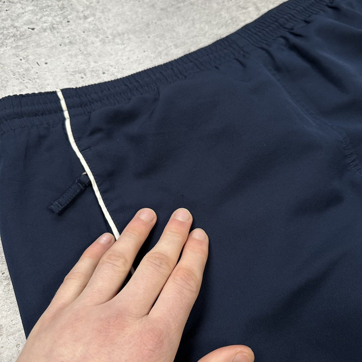 Vintage Vintage Nike Track Pants Navy Blue White Inserts Size US 32 / EU 48 - 5 Thumbnail