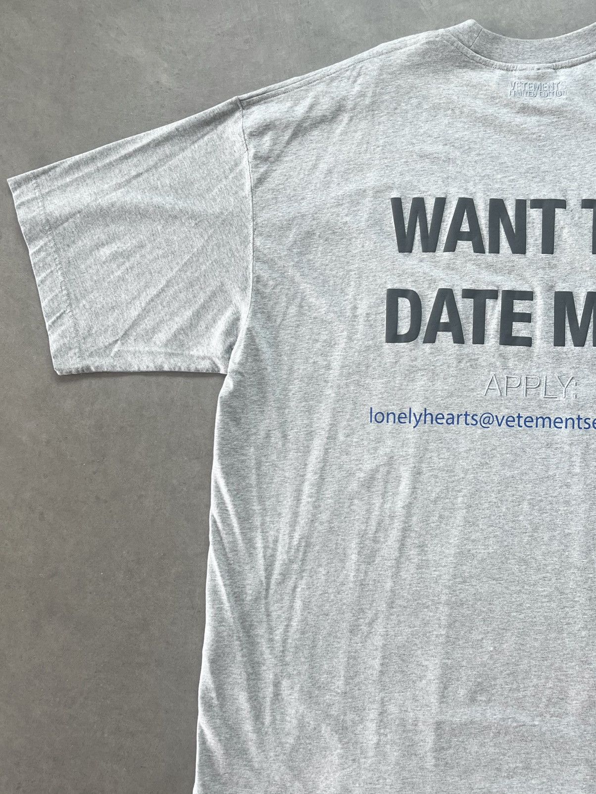 Vetements ❤️‍🔥 2018 I LIKE LONG WALKS - LONELY HEARTS / WANT TO DATE ME? Size US L / EU 52-54 / 3 - 17 Thumbnail