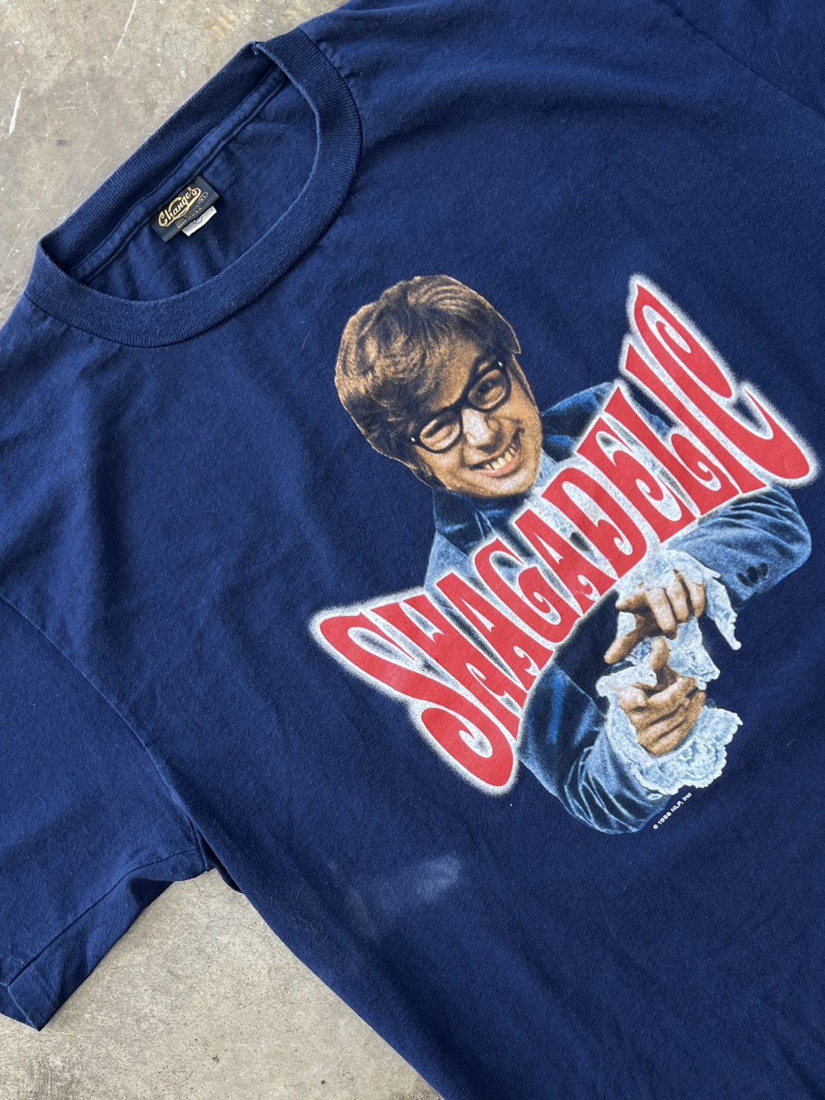 Vintage Vintage 1998 Austin Powers Shagadelilc Mike Myers Tee XL Size US XL / EU 56 / 4 - 1 Thumbnail
