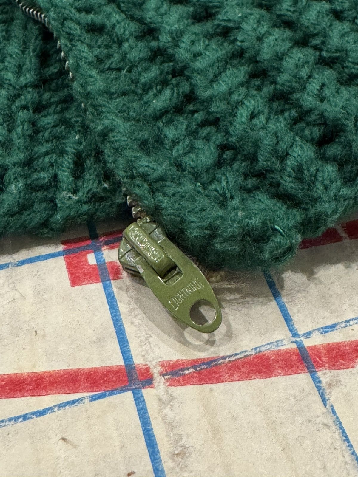 Vintage Vintage Hand Knit Green Wool Full Zip Hoodie Fits Mens XL Size US XL / EU 56 / 4 - 5 Thumbnail