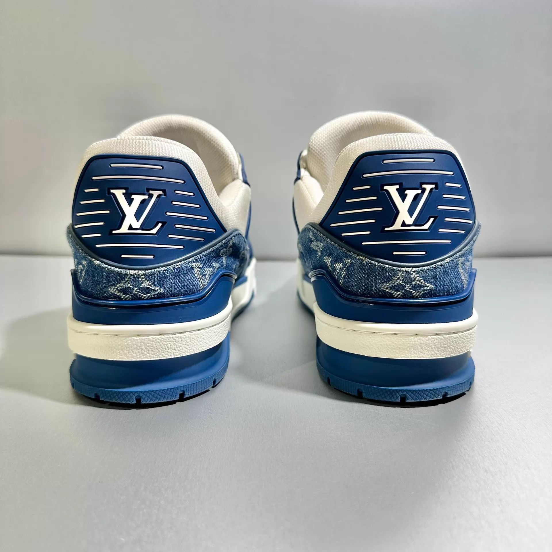Louis Vuitton LV Trainer White Blue Denim 7/41 2-3x Excellent Size US 8 / EU 41 - 5 Thumbnail