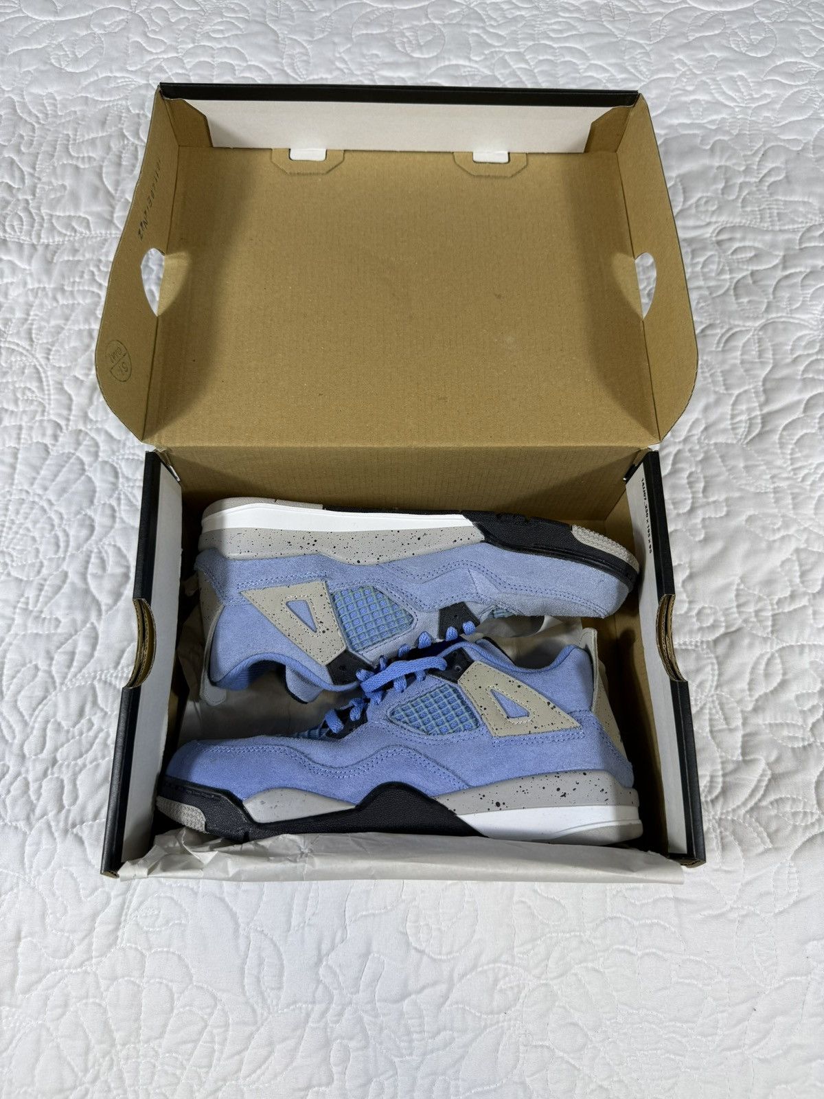 Jordan Brand Air Jordan 4 University Blue 2Y Size US 4 / IT 34 - 1 Thumbnail