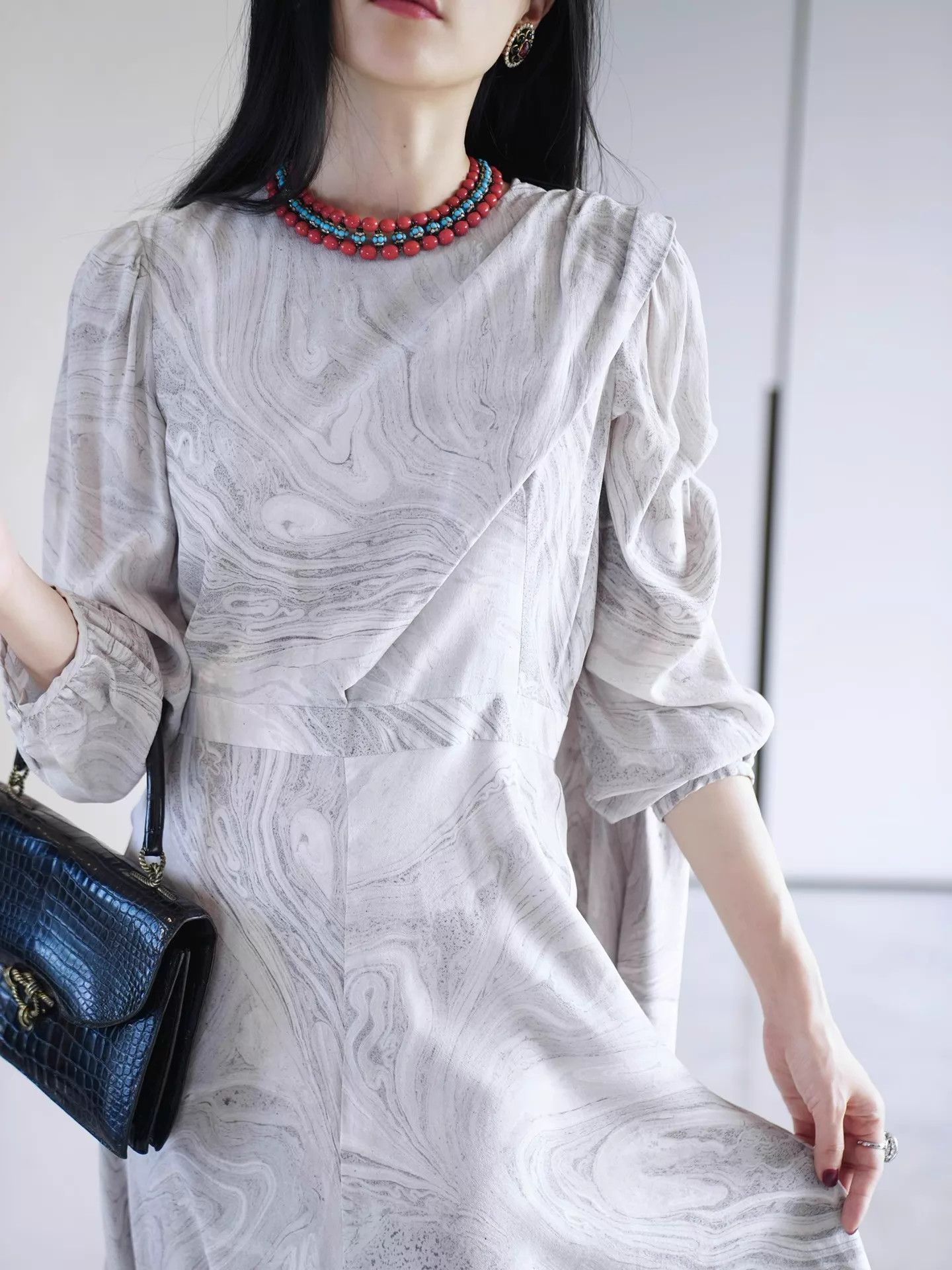 Alexander McQueen Alexander McQueen Light Gray Silk Sash MidiDress Size L / US 10 / IT 46 - 6 Thumbnail