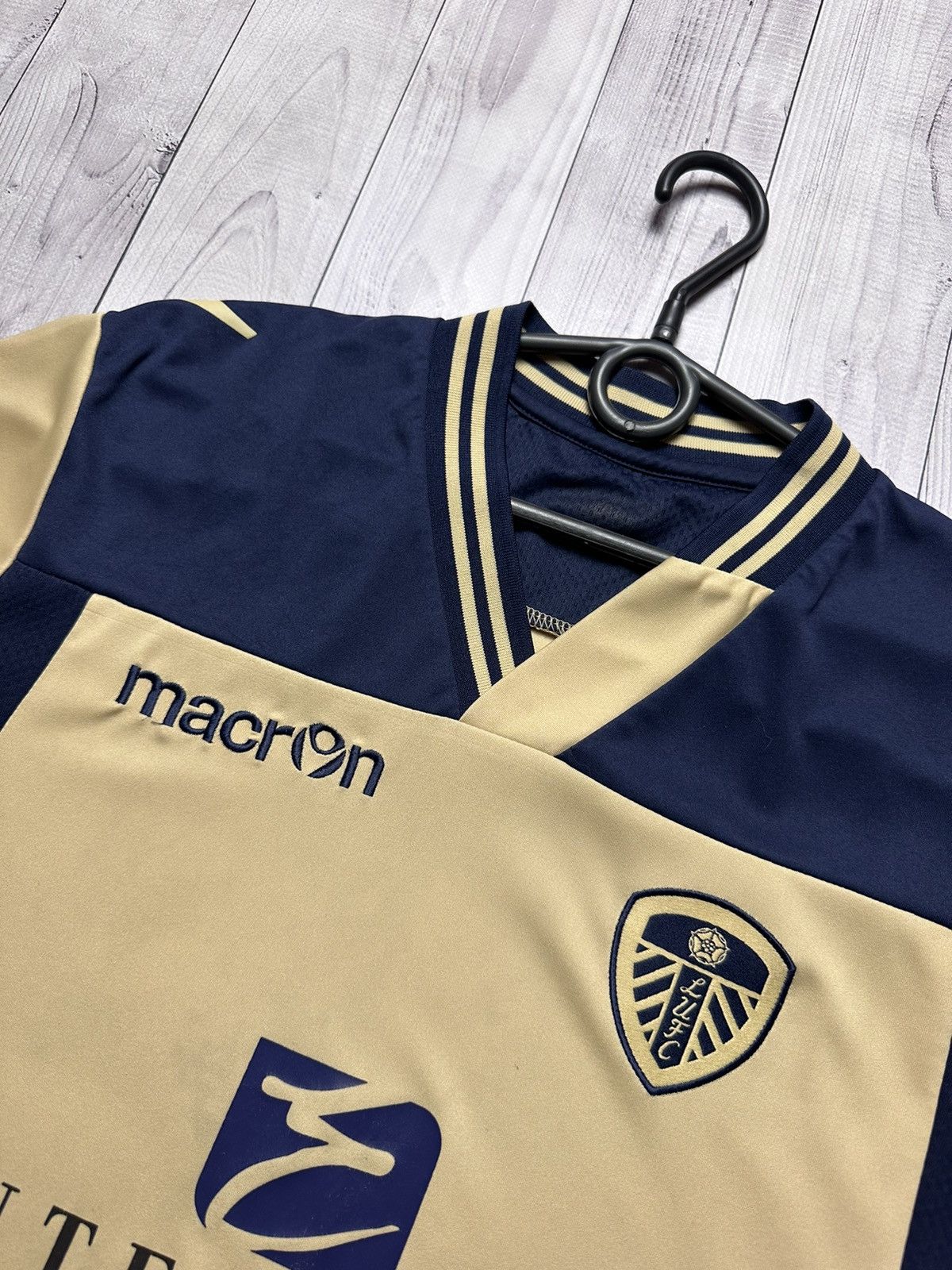 Vintage Vintage soccer jersey Leeds gold size L Size US L / EU 52-54 / 3 - 6 Thumbnail