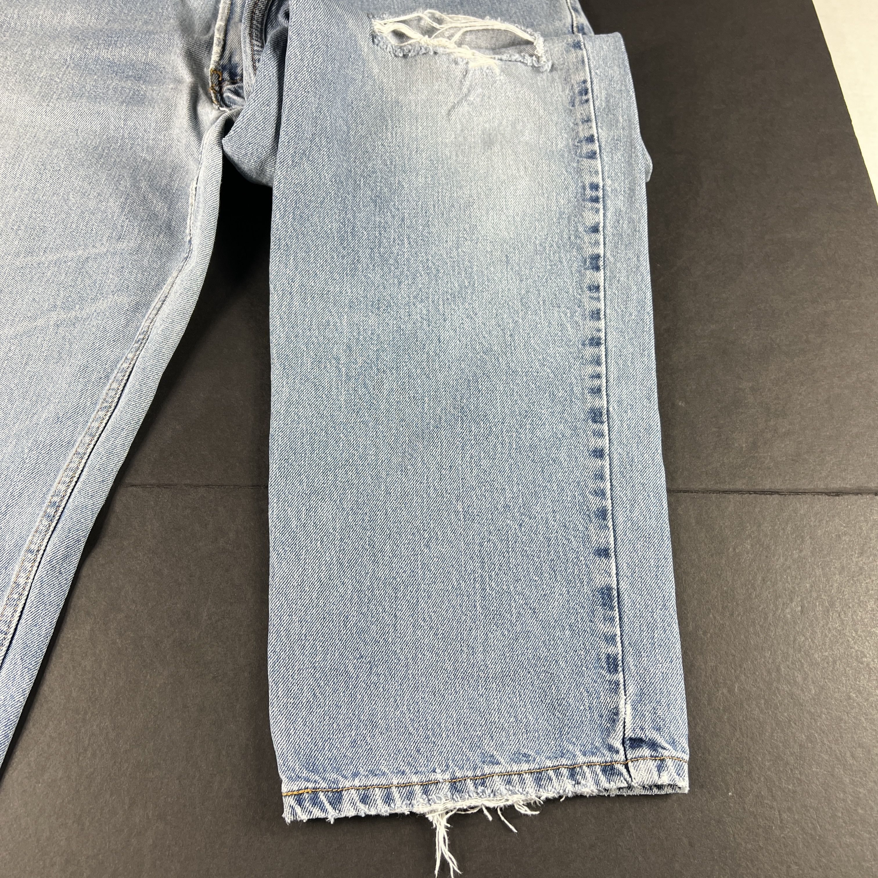 Y2K Levi's Jeans 550 Relaxed Blue Faded Thrashed Denim