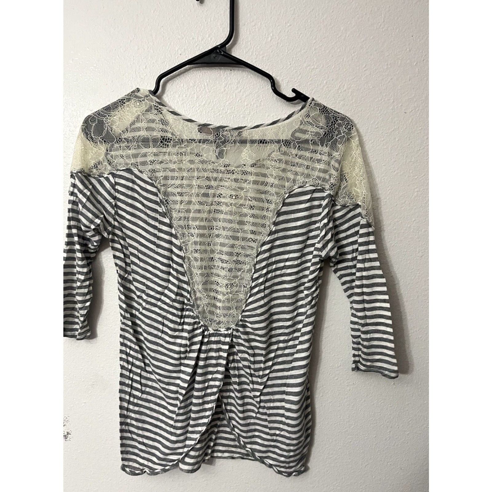 Bcbgmaxazria BCBGMAXAZRIA T-Shirt Women's XS Gray Stripe 3/4 Sleeve Modal Spandex Knit Peasant Fit Regular Casual Party/Cocktail Travel Vintage No Size XS / US 0-2 / IT 36-38 - 3 Thumbnail