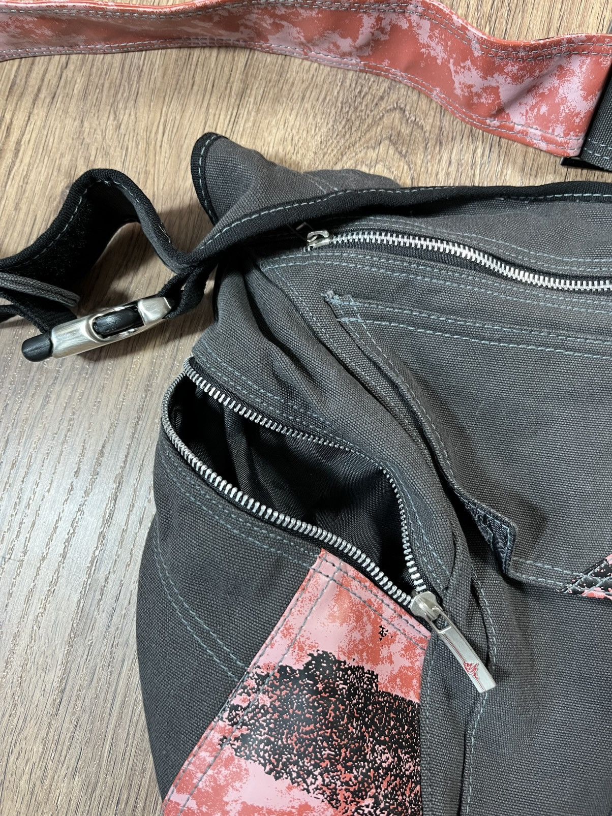 Marlboro × Vintage Vintage Marlboro Y2K Zip Sling Bag Crossbody Archive Size ONE SIZE - 9 Thumbnail