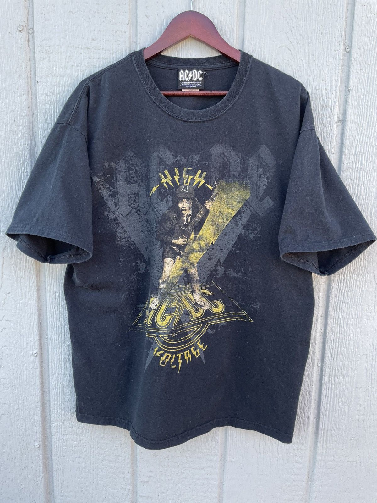 AC/DC Vintage 2000s AC/DC Band High Voltage Black Xl T-shirt Size US XL / EU 56 / 4 - 1 Thumbnail