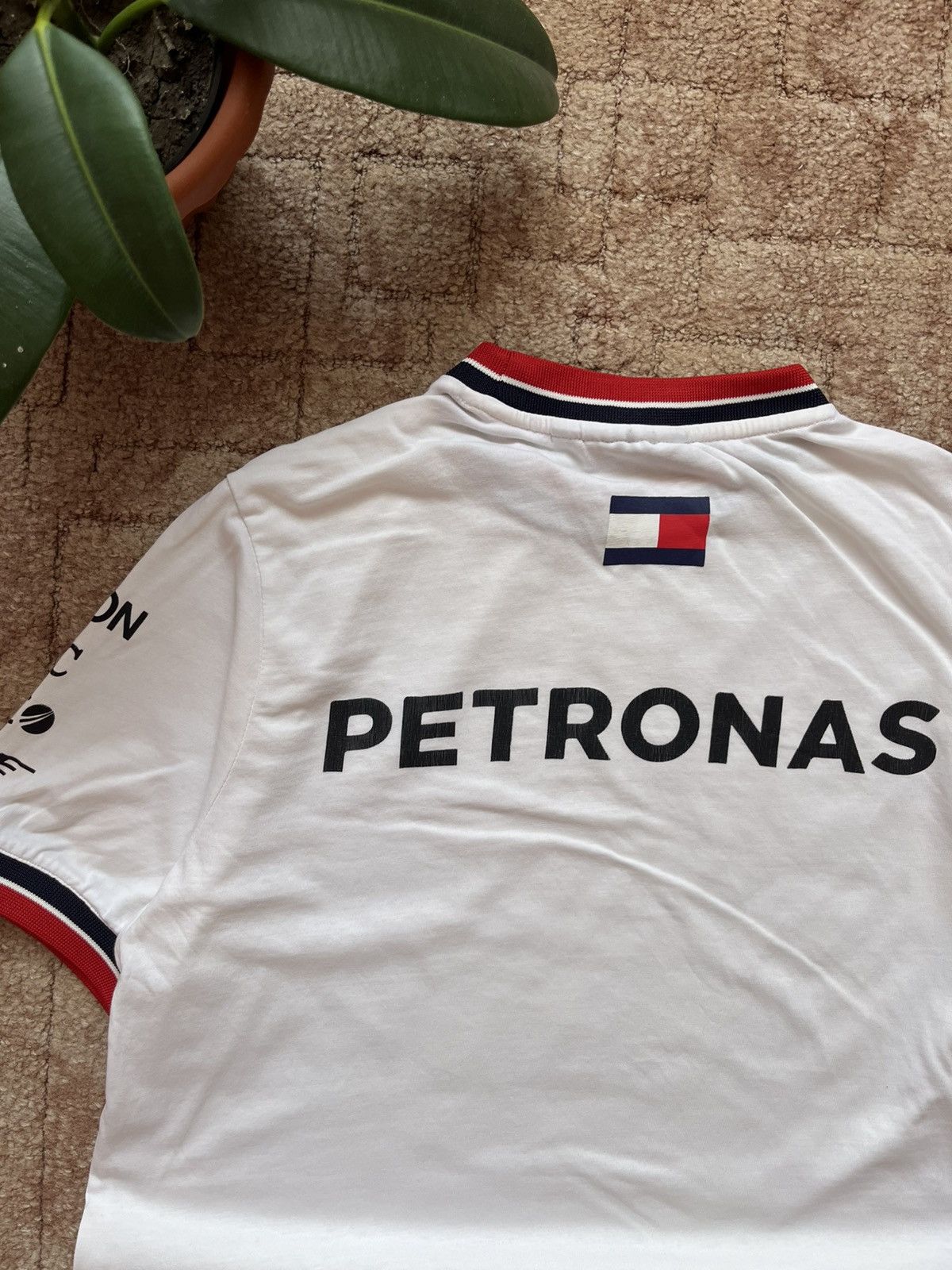 Mercedes-Benz Vintage Mercedes-Benz Amg F1 Racing Team Petronas White Tee Size US XS / EU 42 / 0 - 5 Thumbnail