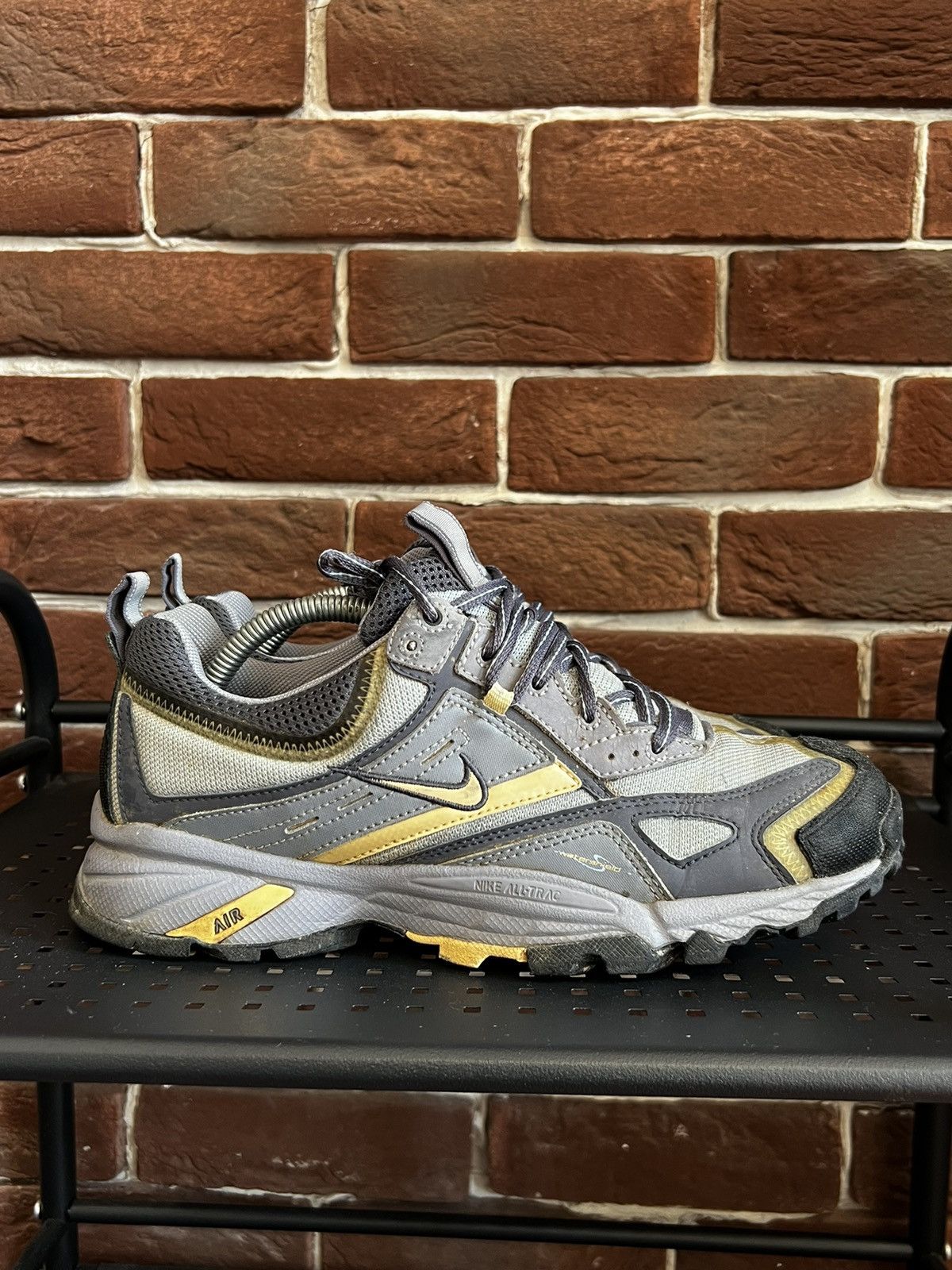 Nike ACG Nike ACG Y2k Vintage 2005 Og Low Sneakers Hype Outdoor Rare Size US 9 / EU 42 - 2 Thumbnail