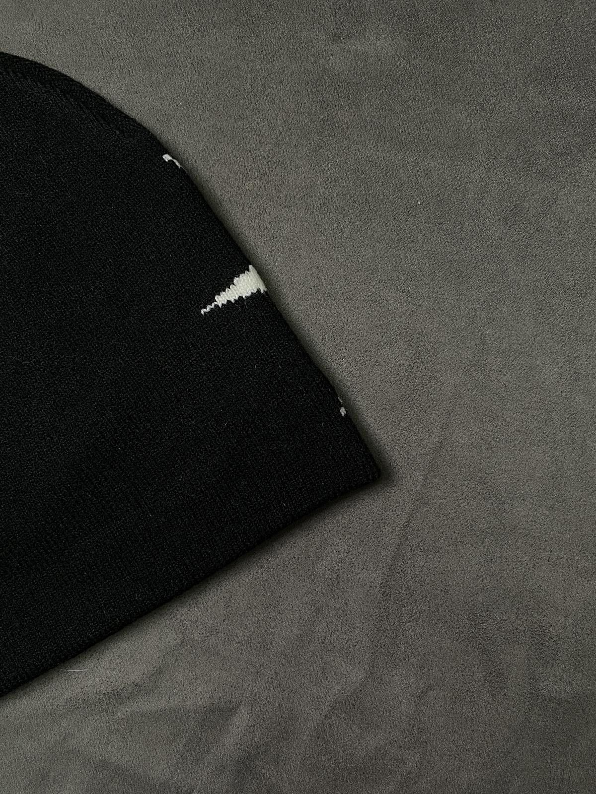 Japanese Brand Deadstock 2 Stars Graphic No Cuff Knit Black Beanie OS Size ONE SIZE - 6 Thumbnail