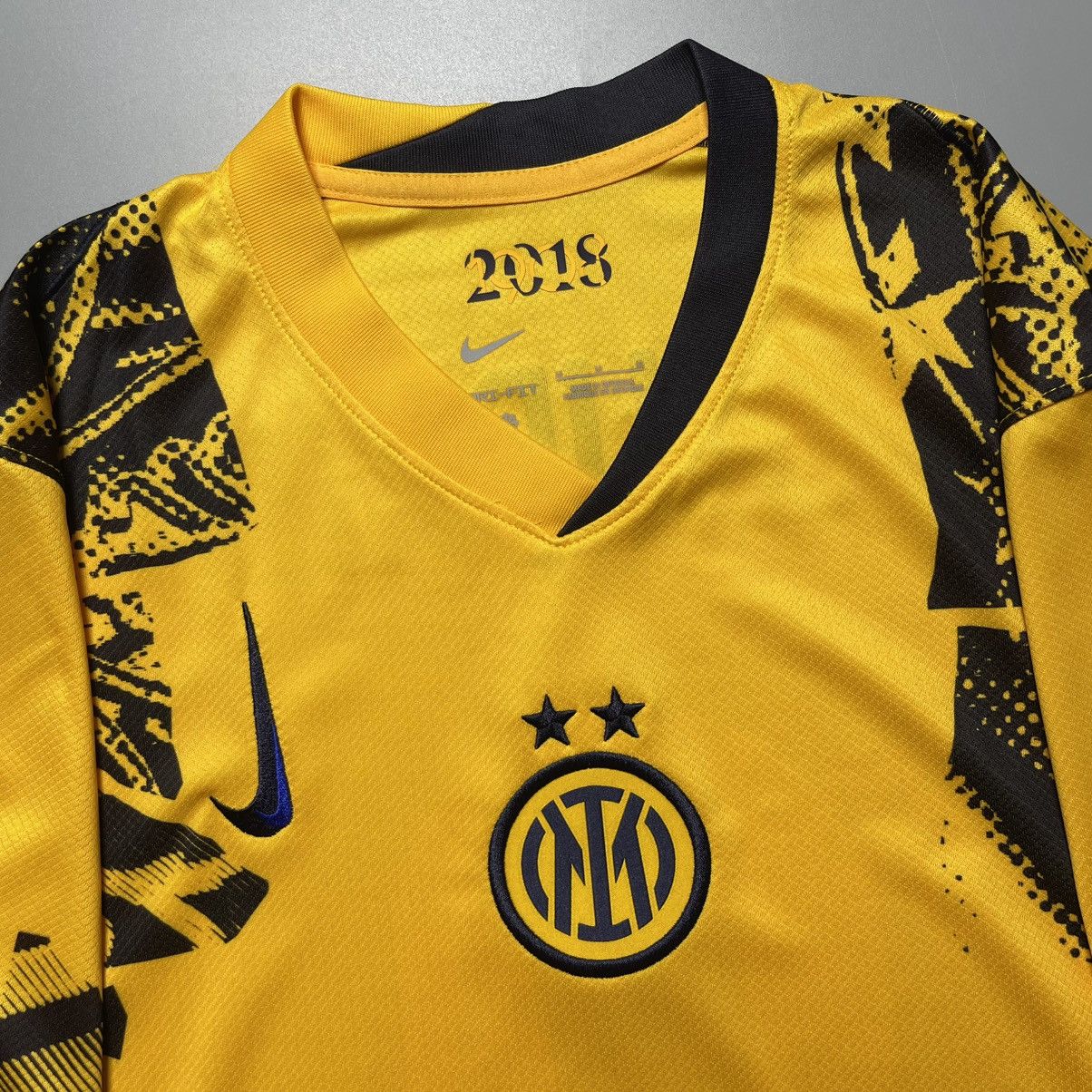 Vintage INTER NIKE 2024/2025 FOOTBALL THIRD JERSEY #9 THURAM Size US M / EU 48-50 / 2 - 4 Thumbnail