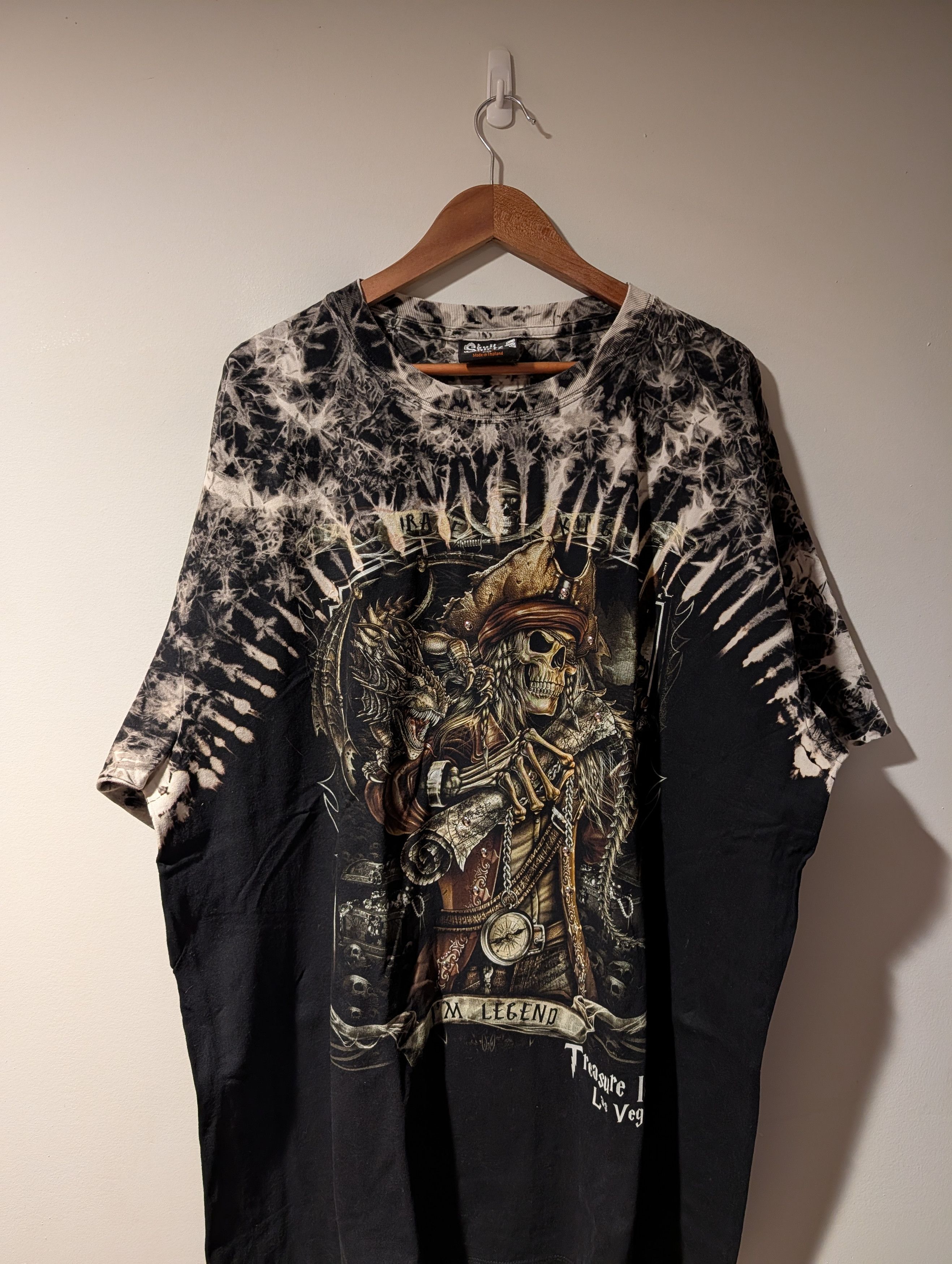 Arts & Science Vintage Y2K Treasure Island Pirate Skull All Over T-Shirt Size US XXL / EU 58 / 5 - 1 Thumbnail