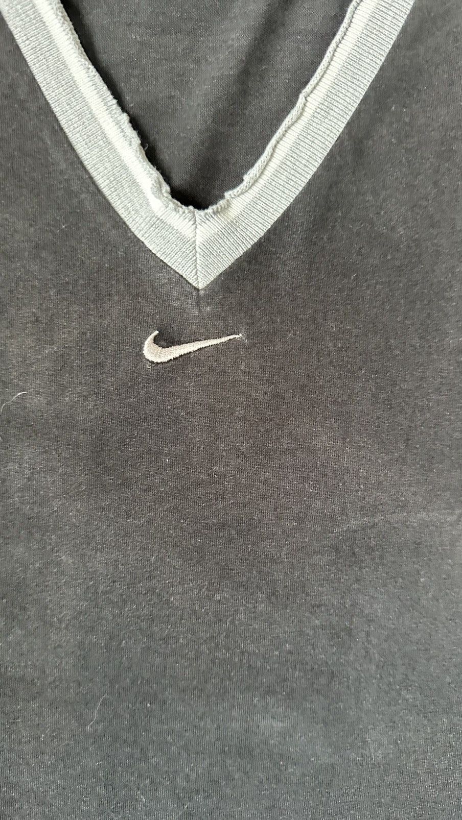 Nike VINTAGE NIKE V NECK CENTRE SWOOSH TEE Size US M / EU 48-50 / 2 - 2 Thumbnail