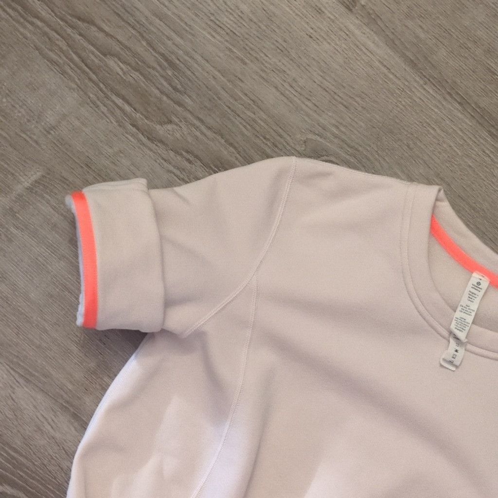Lululemon Lululemon Peplum PulloverNeutral Blush Size 4 Size S / US 4 / IT 40 - 6 Thumbnail
